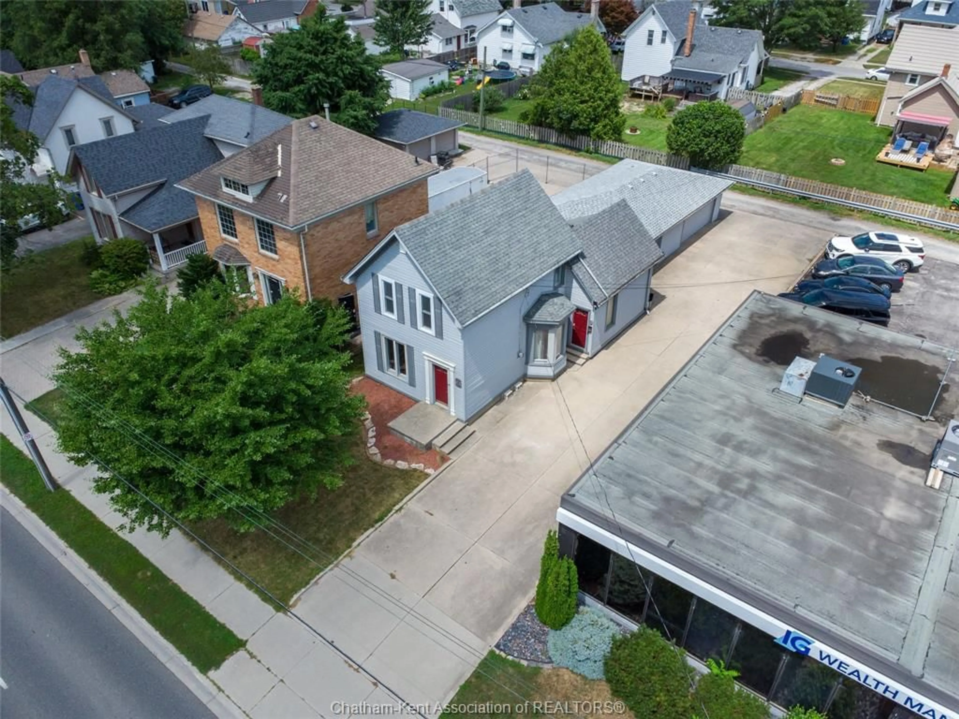 A pic from outside/outdoor area/front of a property/back of a property/a pic from drone, street for 253 St Clair St, Chatham Ontario N7L 3J8
