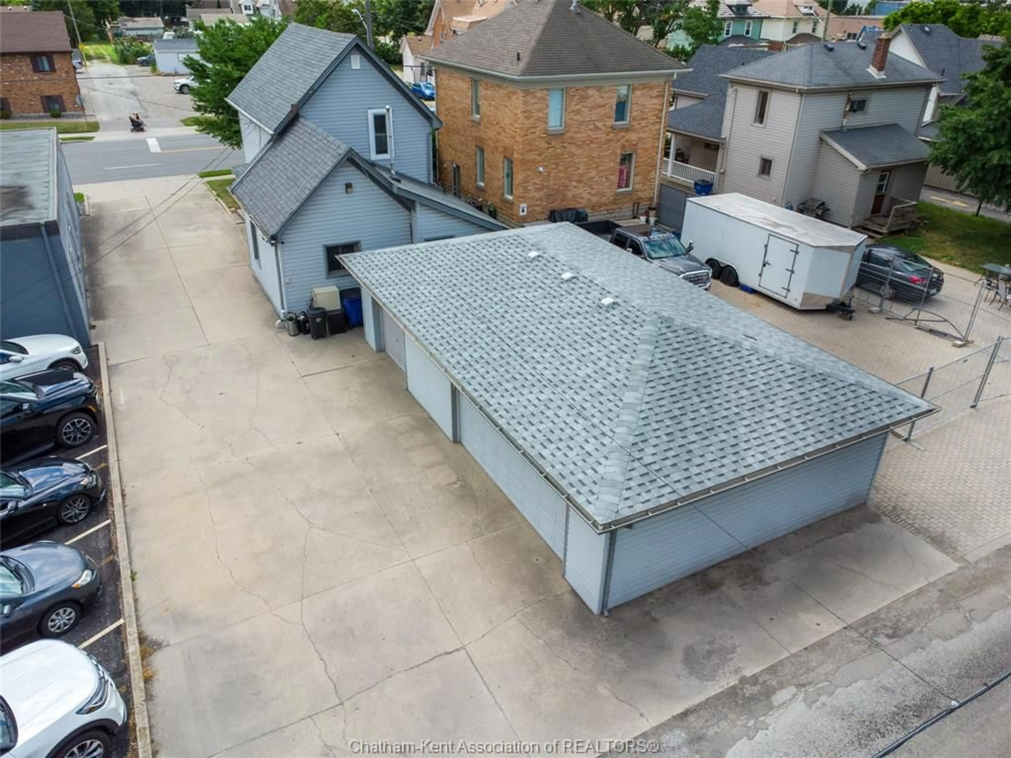 A pic from outside/outdoor area/front of a property/back of a property/a pic from drone, building for 253 St Clair St, Chatham Ontario N7L 3J8