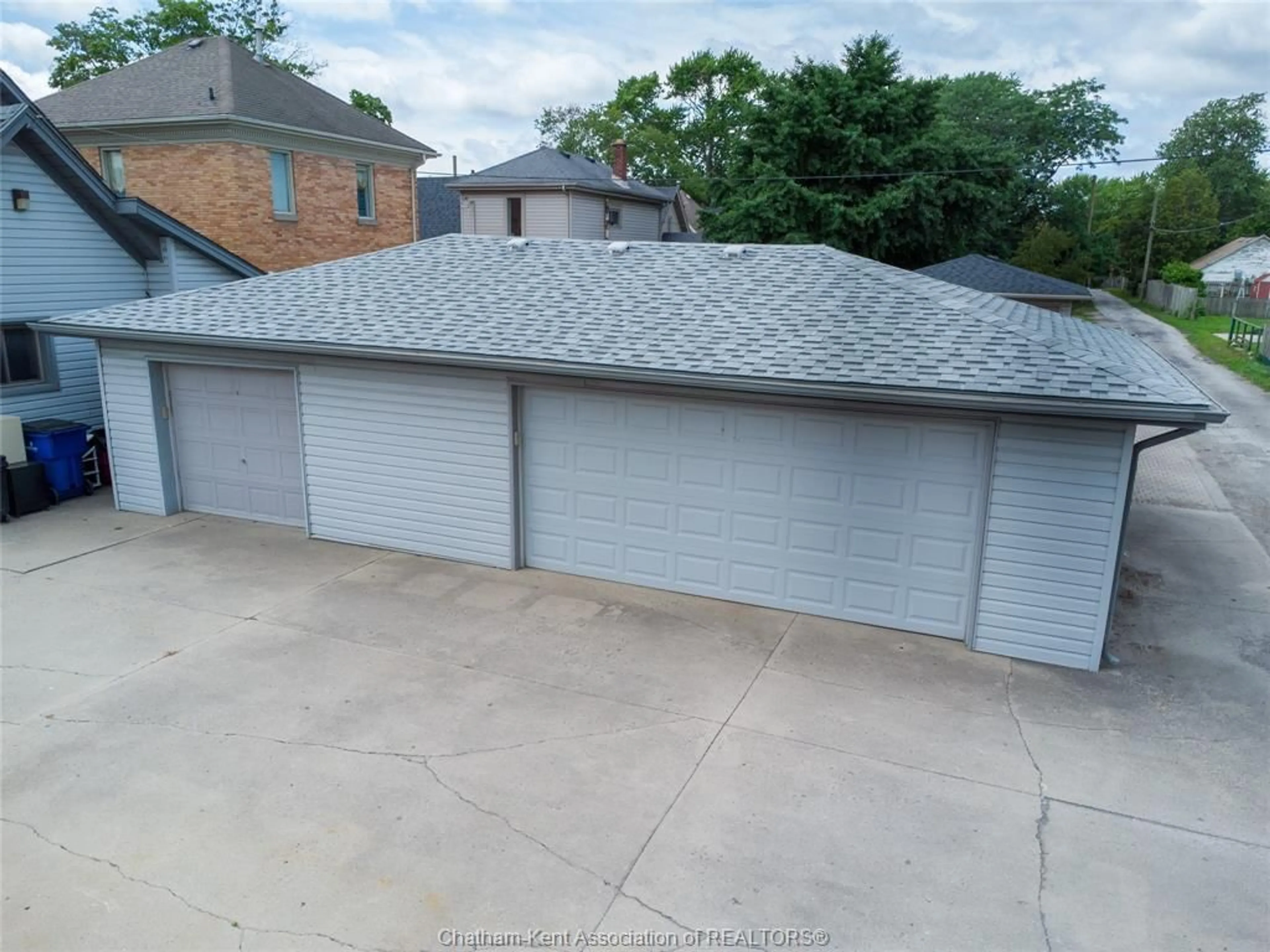 A pic from outside/outdoor area/front of a property/back of a property/a pic from drone, street for 253 St Clair St, Chatham Ontario N7L 3J8