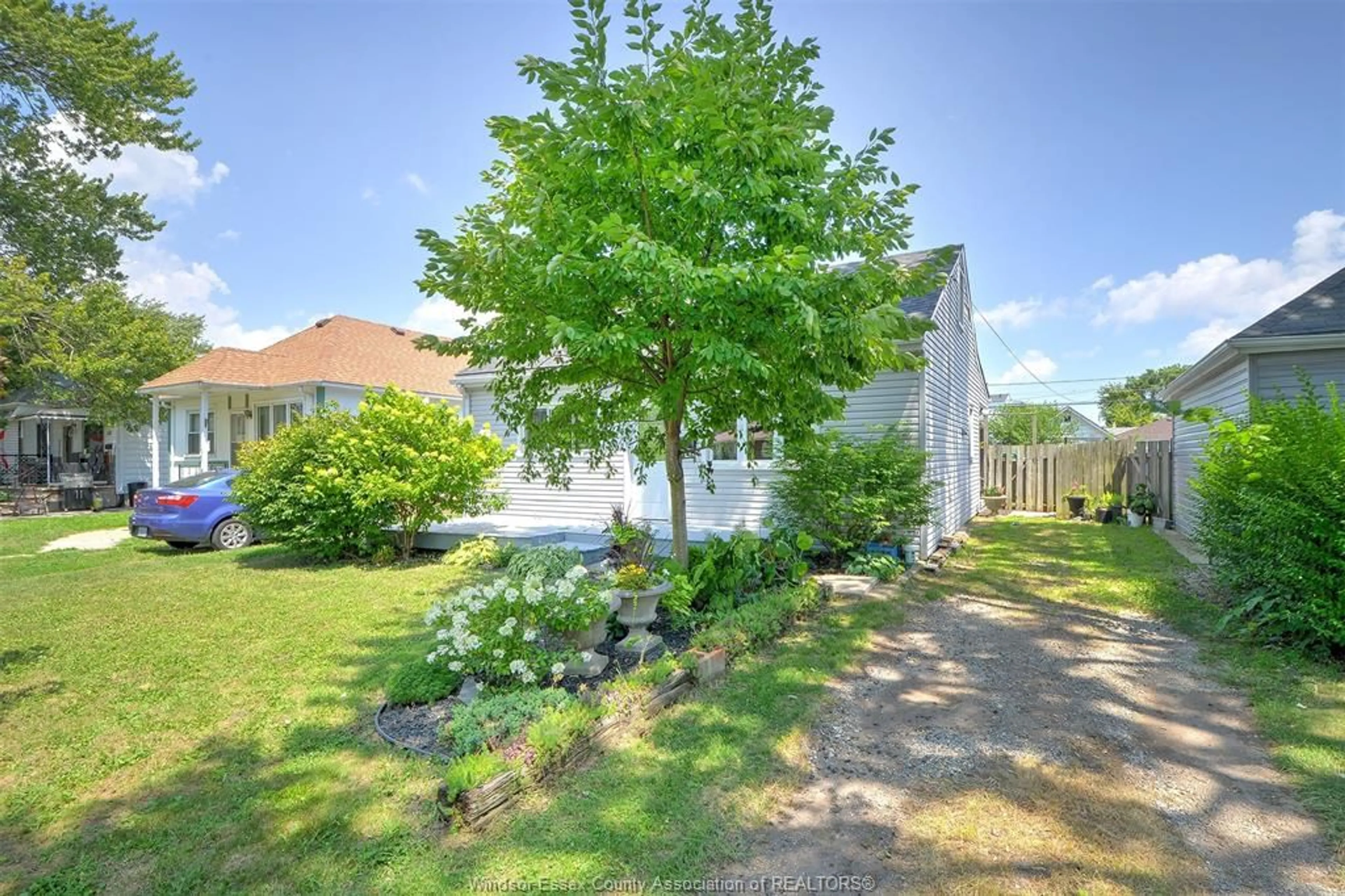 A pic from outside/outdoor area/front of a property/back of a property/a pic from drone, street for 2528 MEIGHEN Rd, Windsor Ontario N8W 4C4