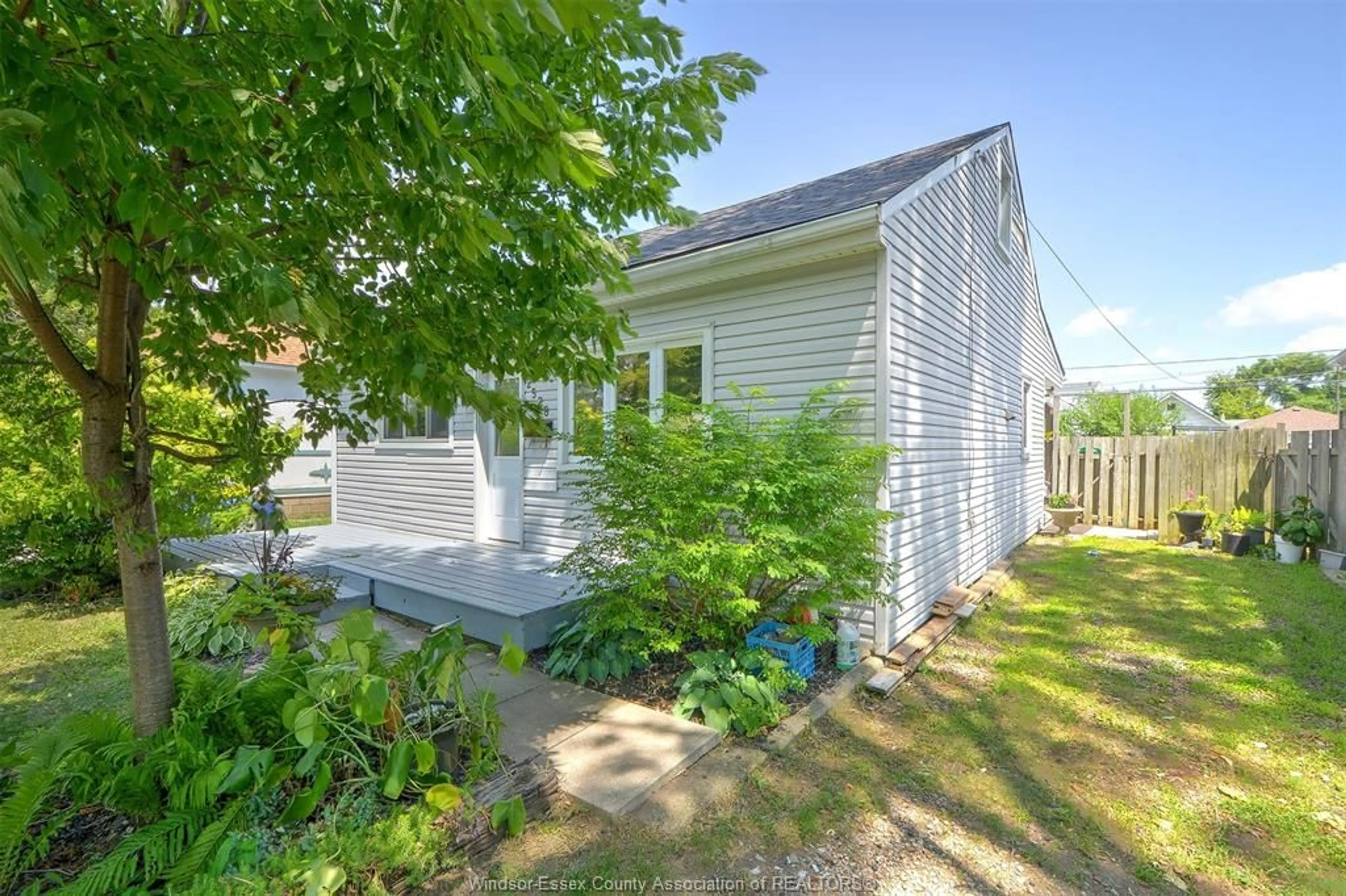 Unknown for 2528 MEIGHEN Rd, Windsor Ontario N8W 4C4