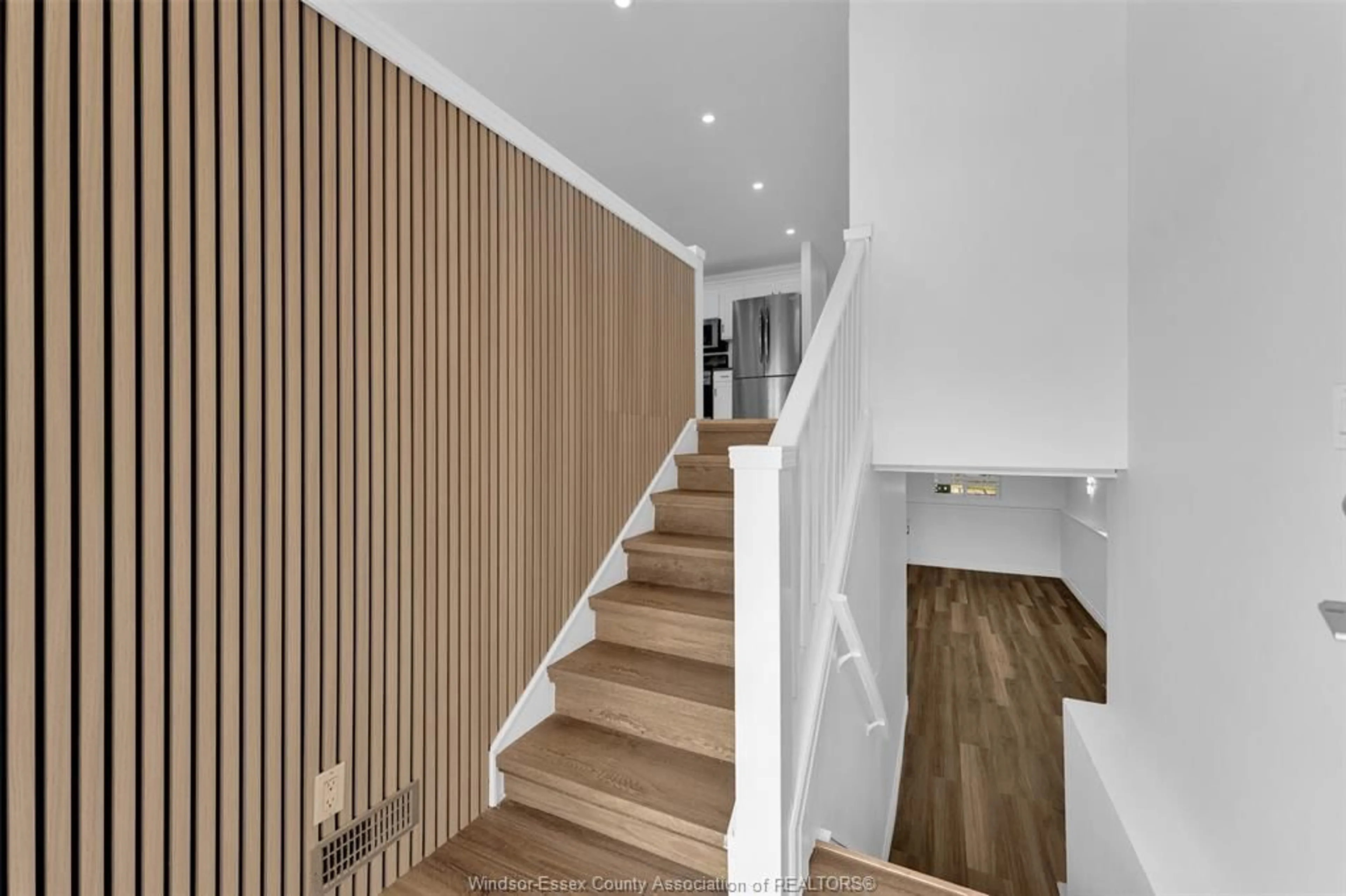 Stairs for 4165 ANTHONY COURT, Windsor Ontario N8W 5S9