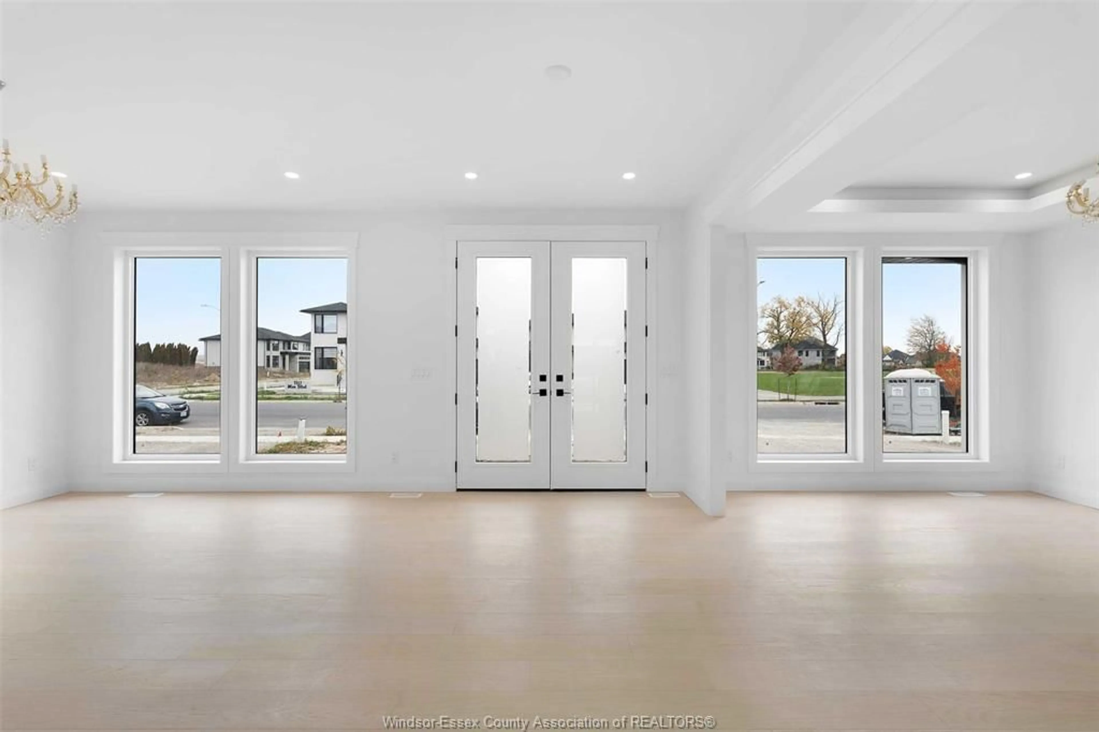 Indoor entryway for 4300 CATERINA, LaSalle Ontario N9H 0M9