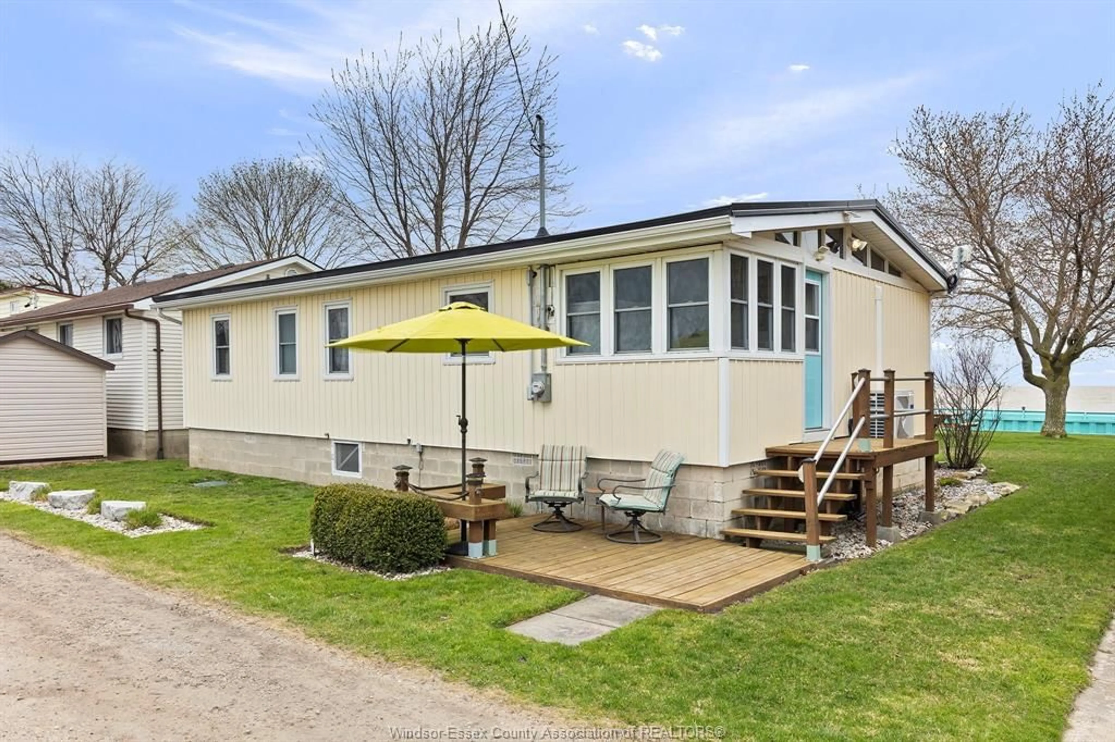 Home with vinyl exterior material, water/lake/river/ocean view for 14270 CRYSTAL BEACH, Lakeshore Ontario N0P 2L0