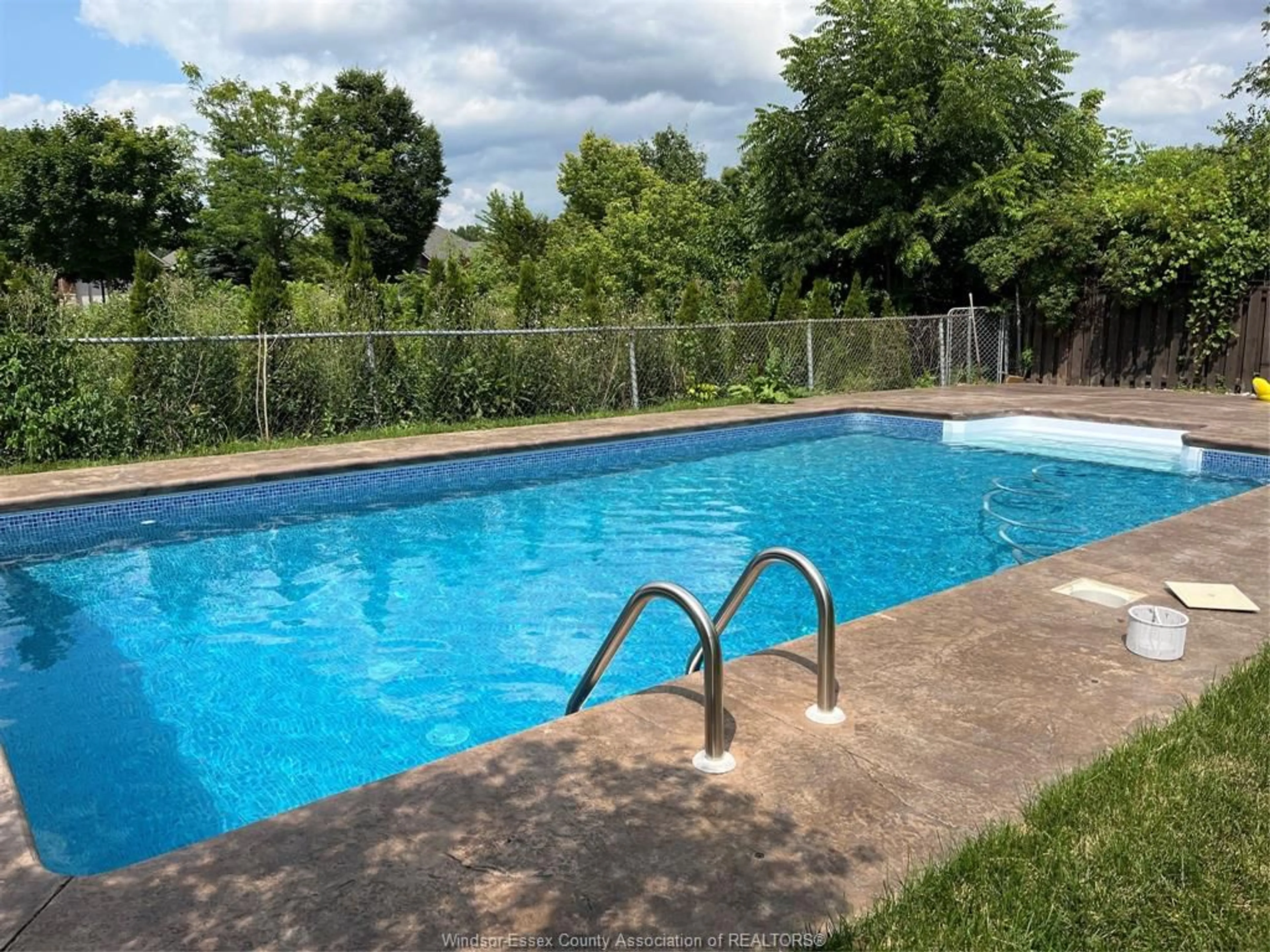 Pool for 2076 EDGEMORE AVE, LaSalle Ontario N9H 2E1