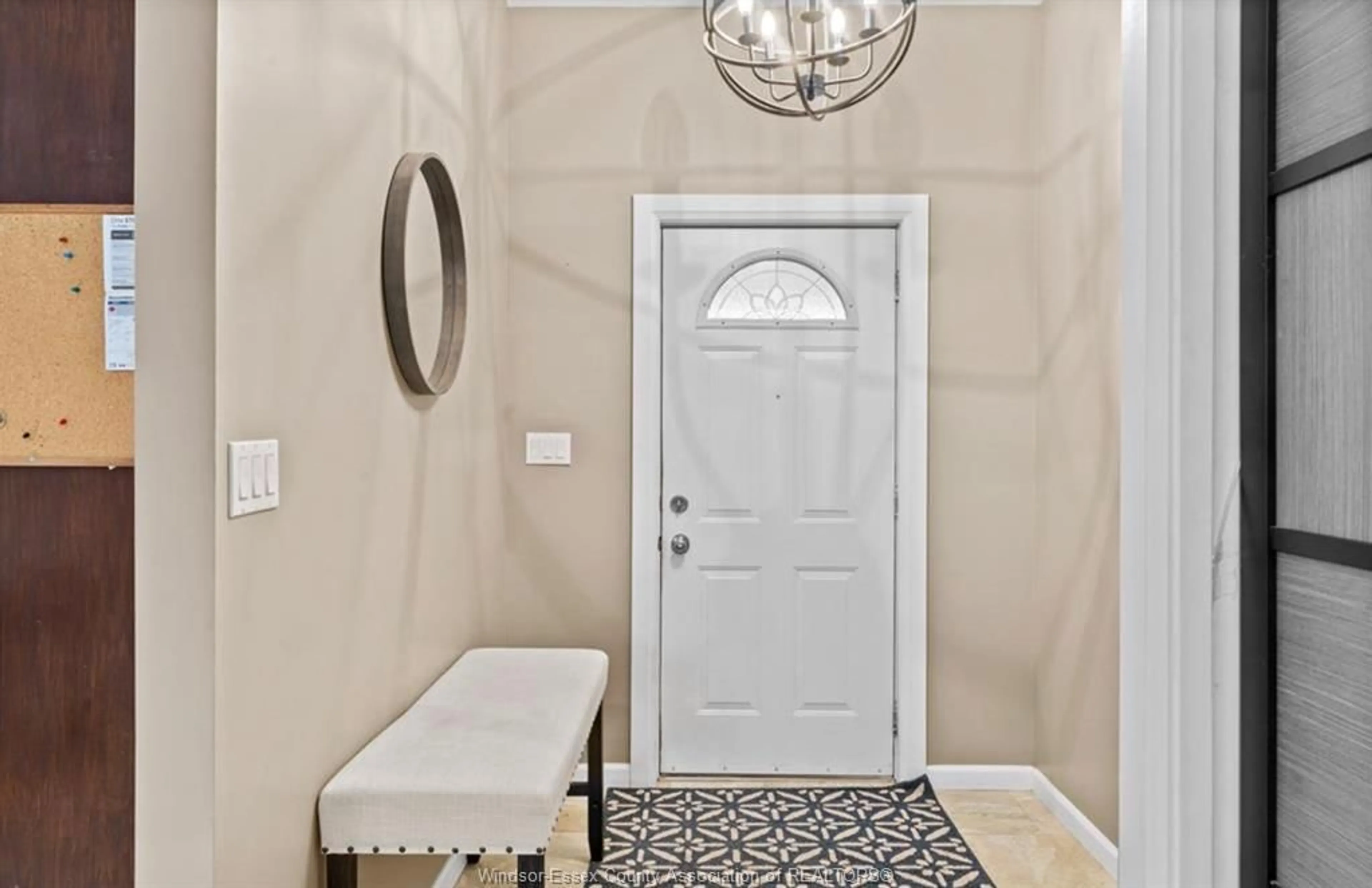 Indoor entryway for 2076 EDGEMORE AVE, LaSalle Ontario N9H 2E1