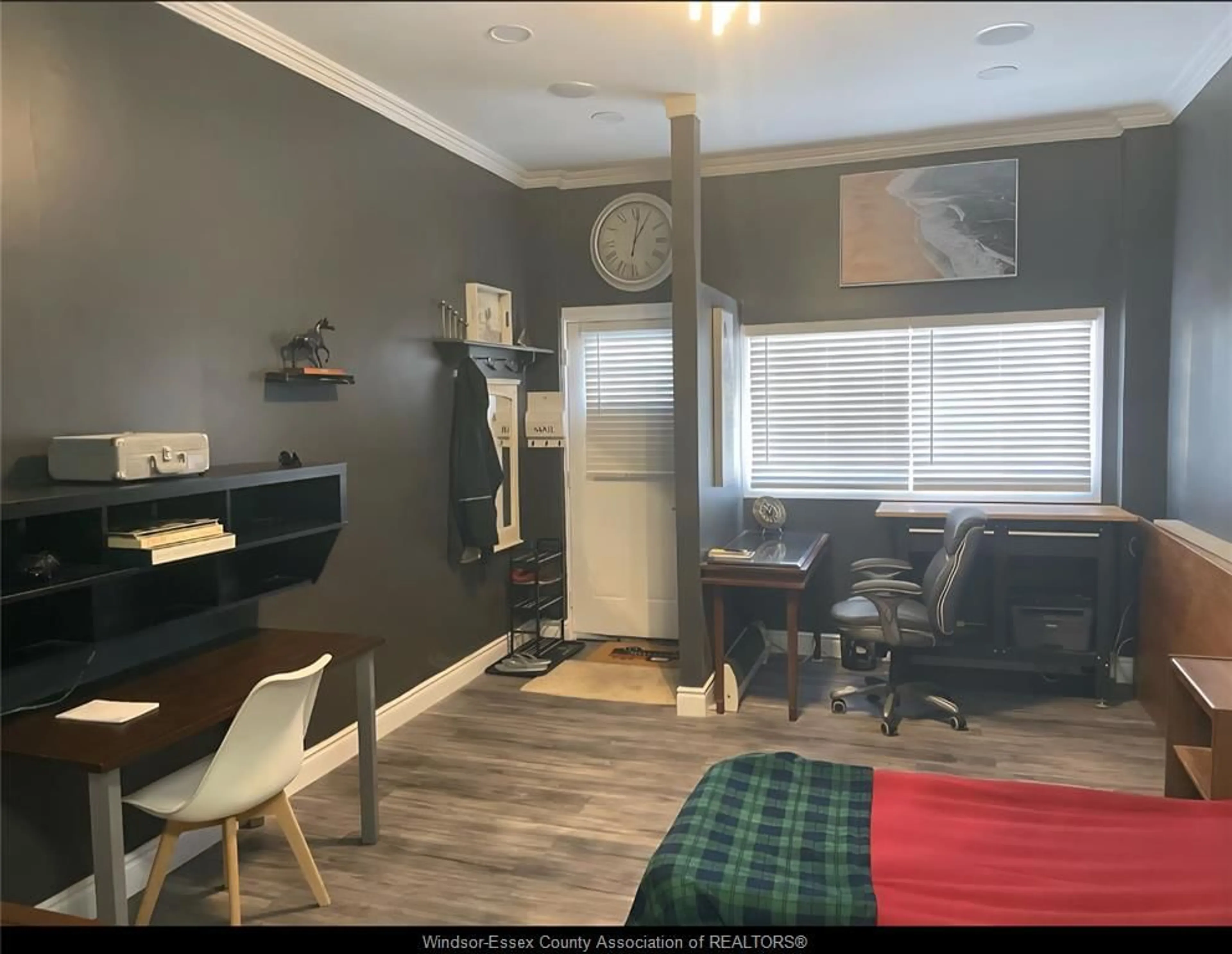 A pic of a room for 1127 ERIE St, Windsor Ontario N9A 6C6