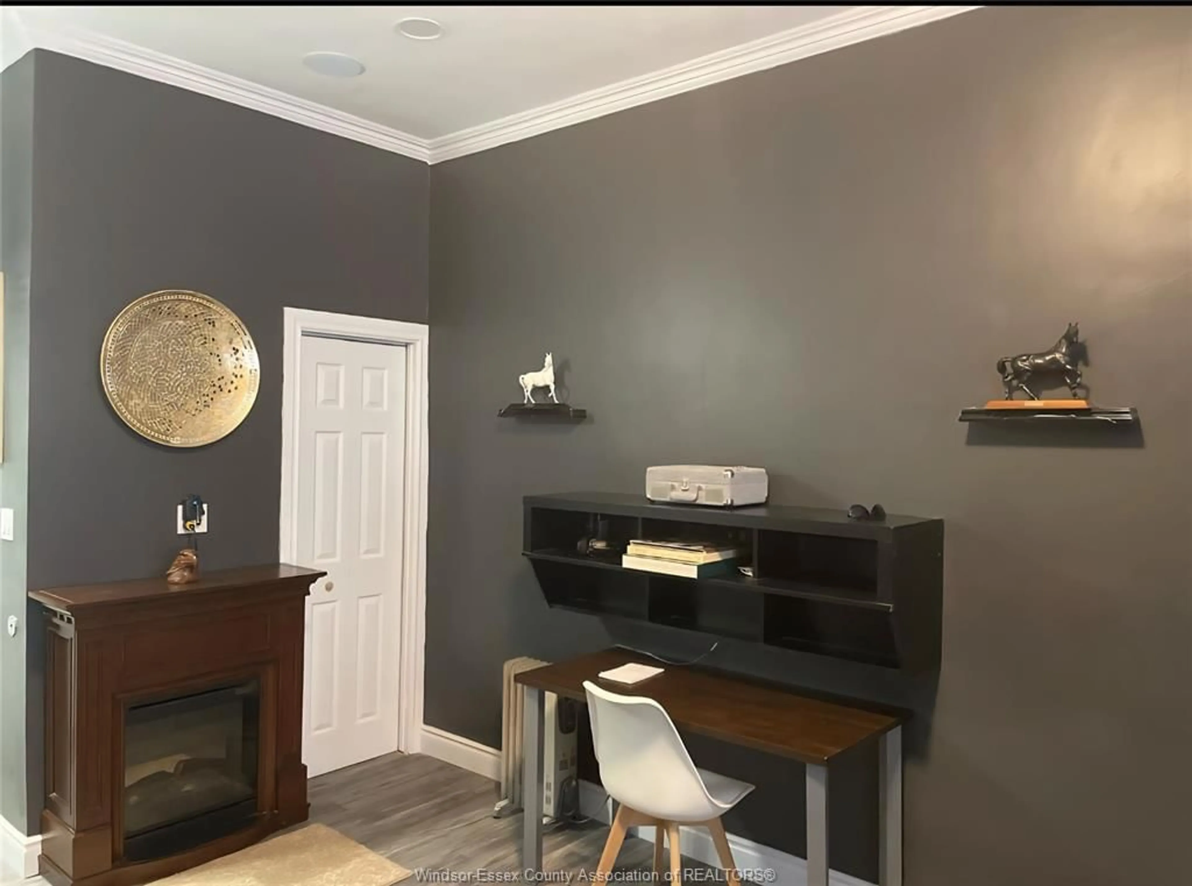 A pic of a room for 1127 ERIE St, Windsor Ontario N9A 6C6