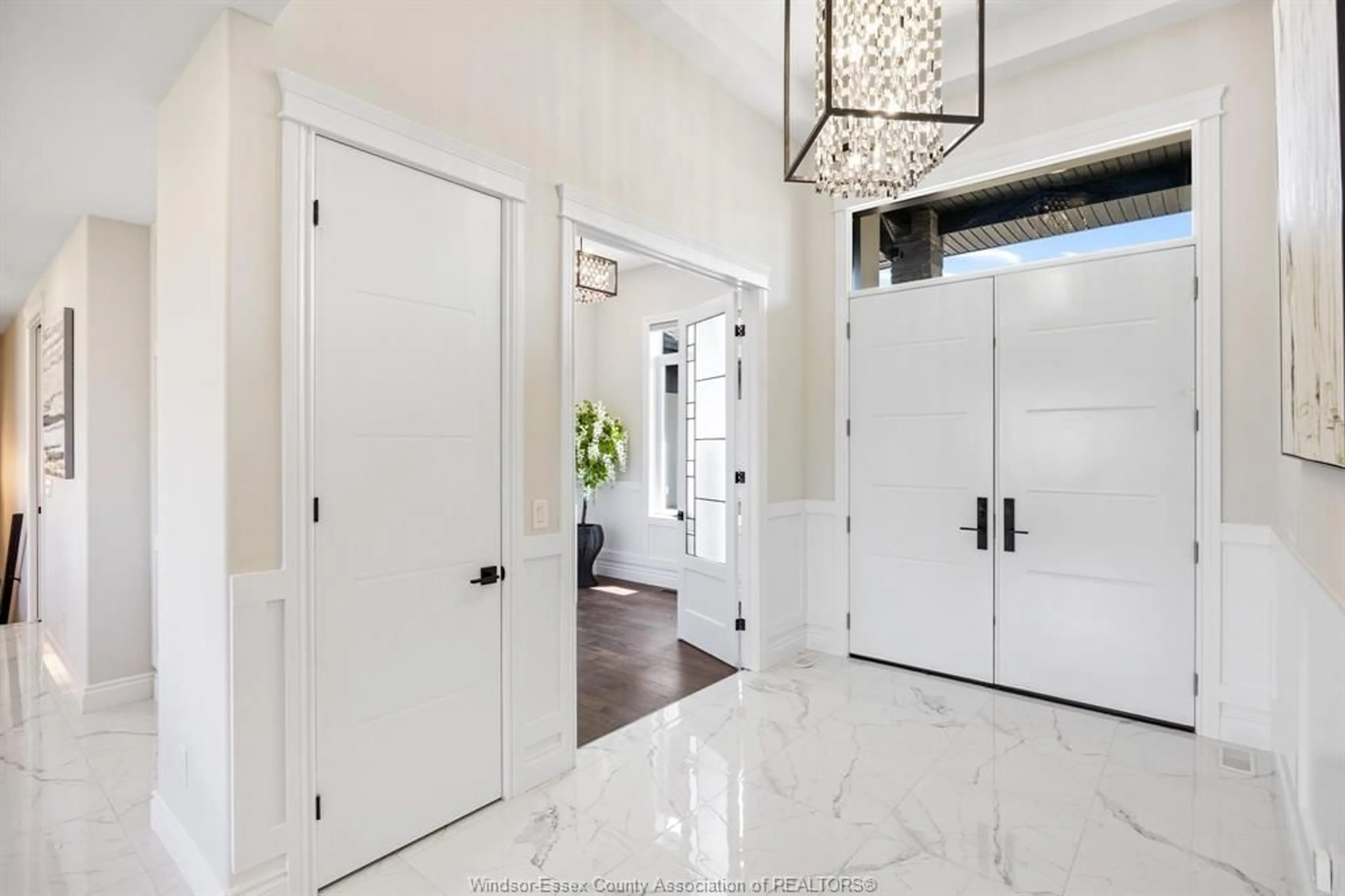 Indoor entryway for 19 EMILY Ave, Kingsville Ontario N9Y 0C7