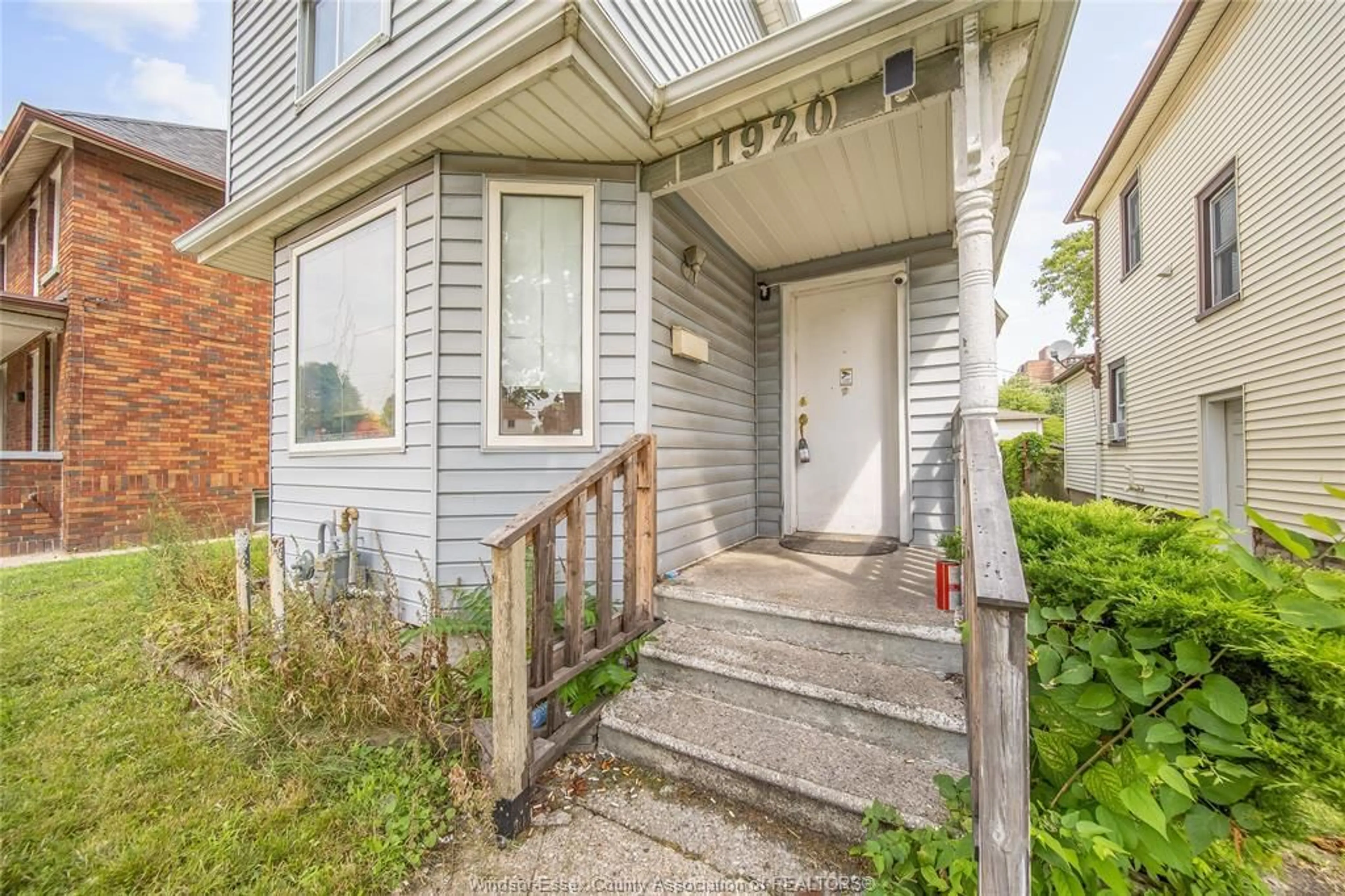 Unknown for 1920 UNIVERSITY Ave, Windsor Ontario N9C 1C8