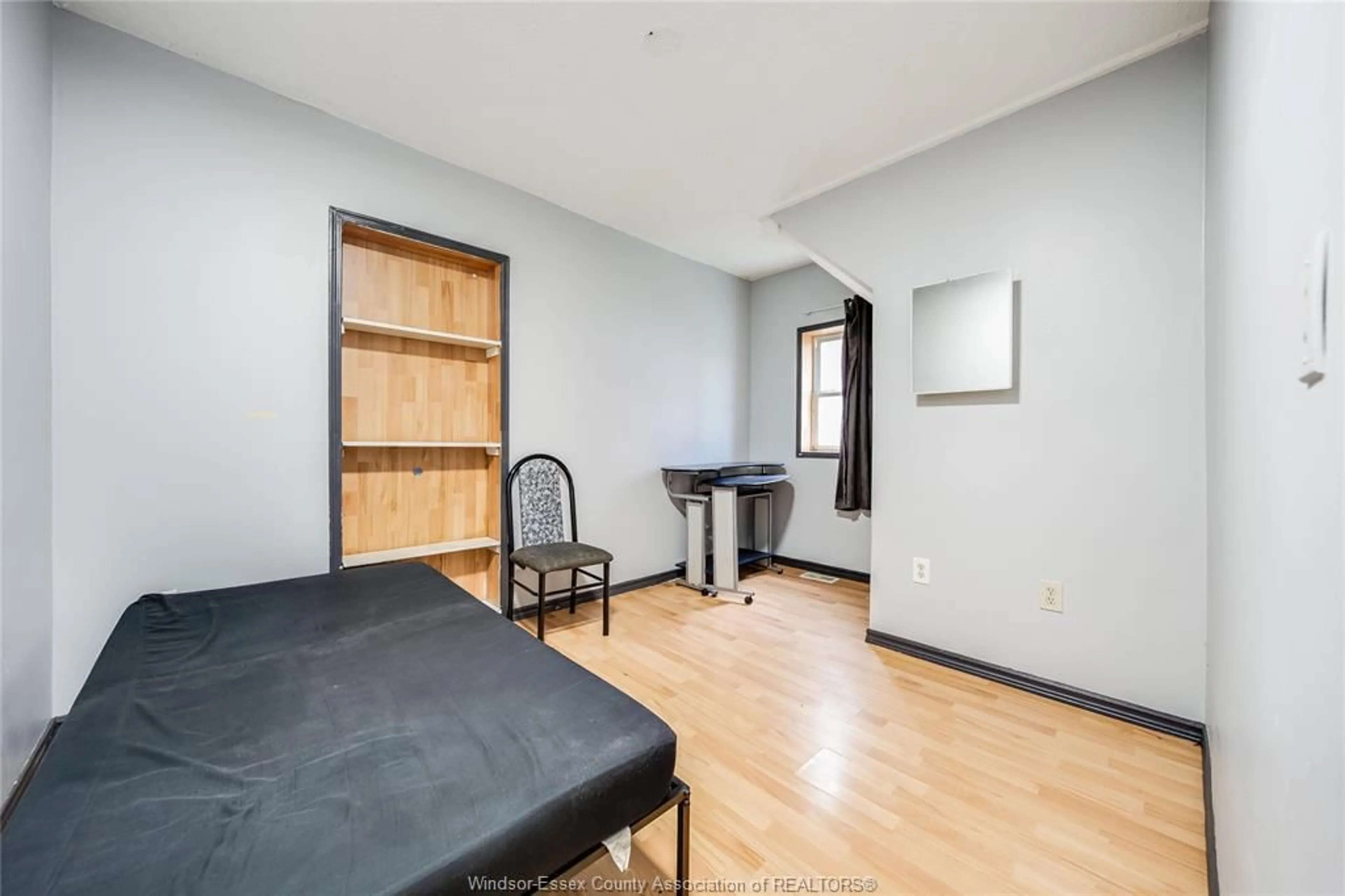 A pic of a room for 1920 UNIVERSITY Ave, Windsor Ontario N9C 1C8