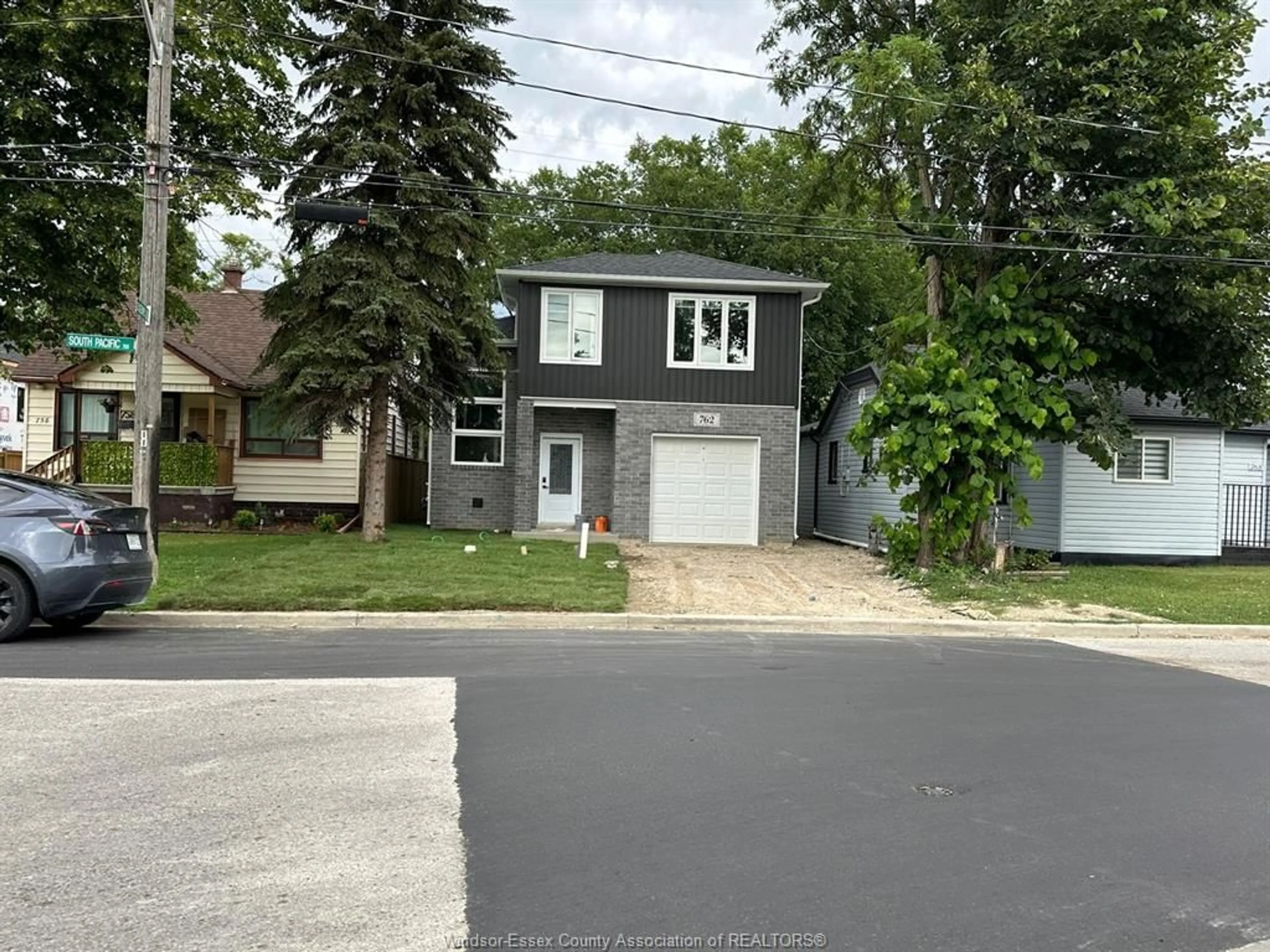 Home with vinyl exterior material, street for 762 SOUTH PACIFIC Ave, Windsor Ontario N8X 2X2