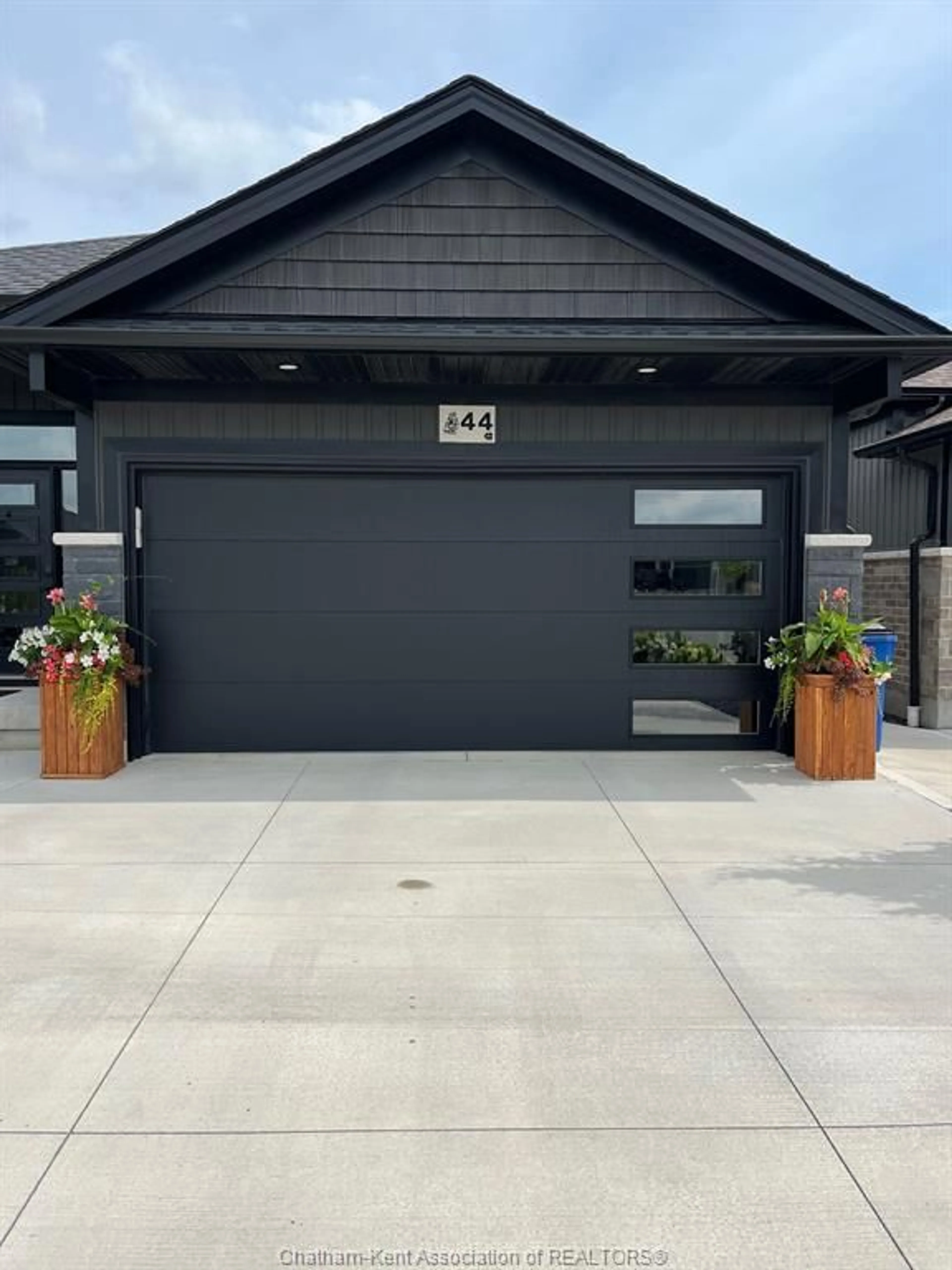 Indoor garage for 44 Cabot Trail, Chatham Ontario N7L 0A4