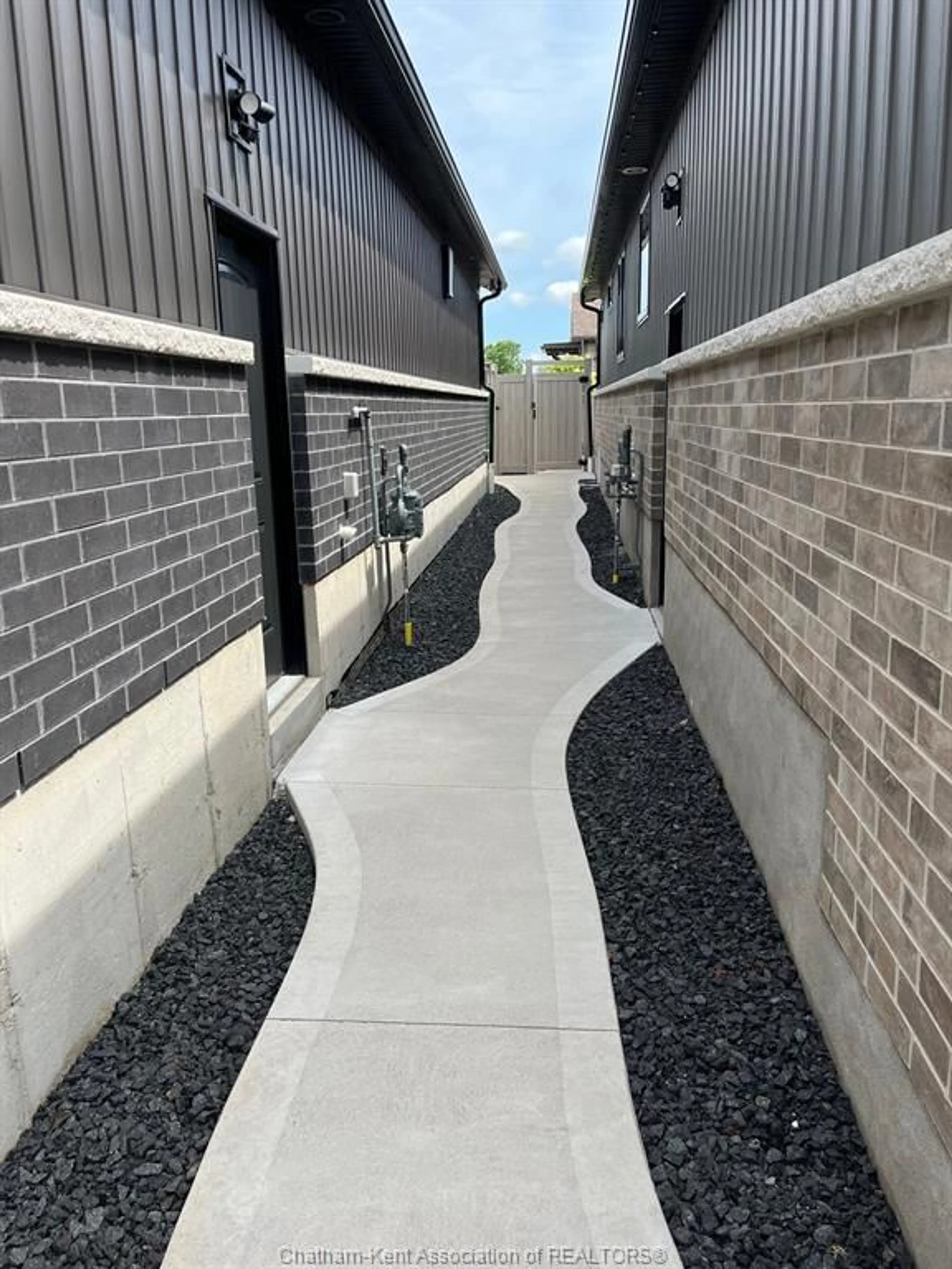 Patio, street for 44 Cabot Trail, Chatham Ontario N7L 0A4