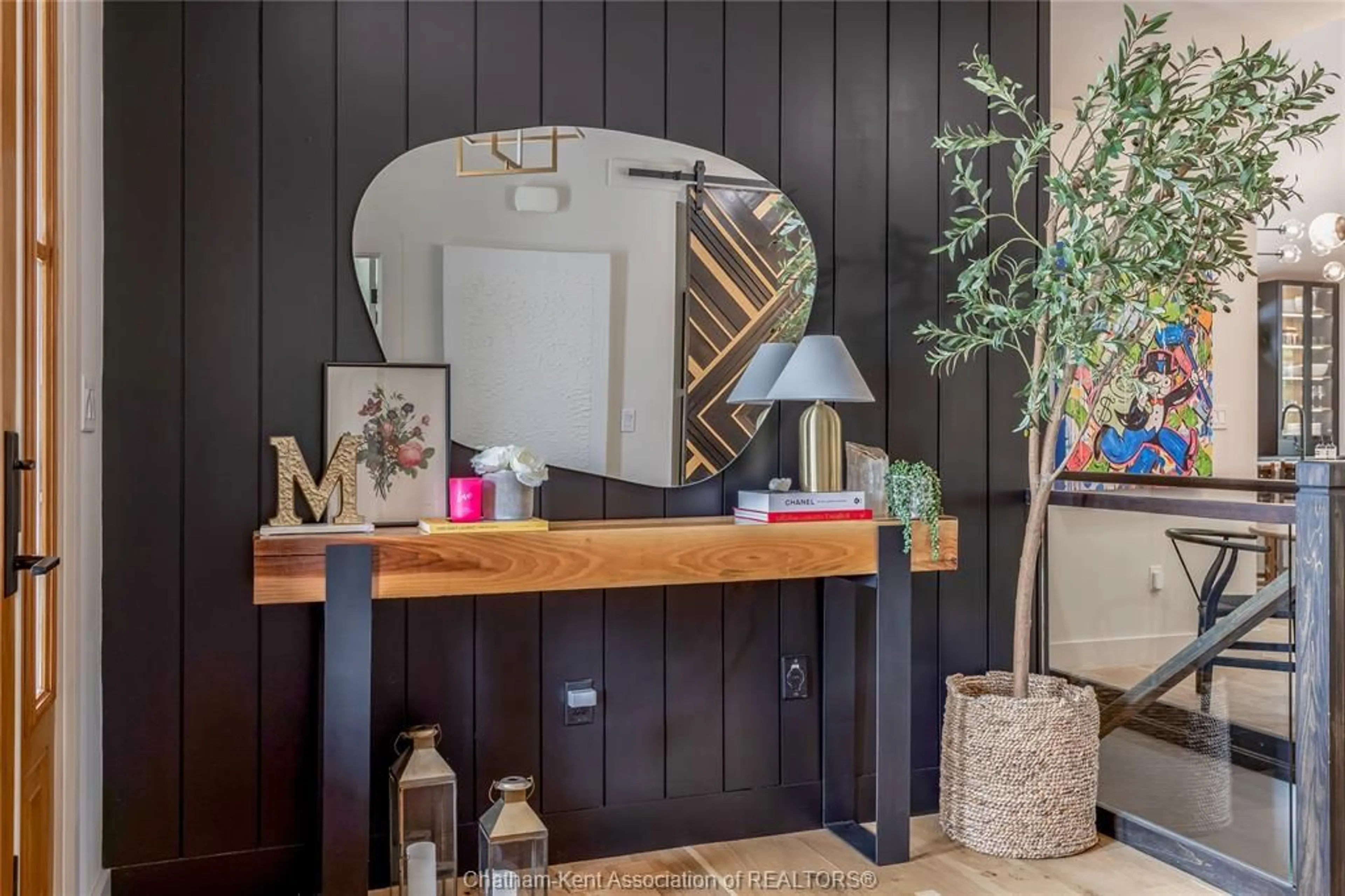 Indoor entryway for 65 Tuscany Trail, Chatham Ontario N7M 0R9
