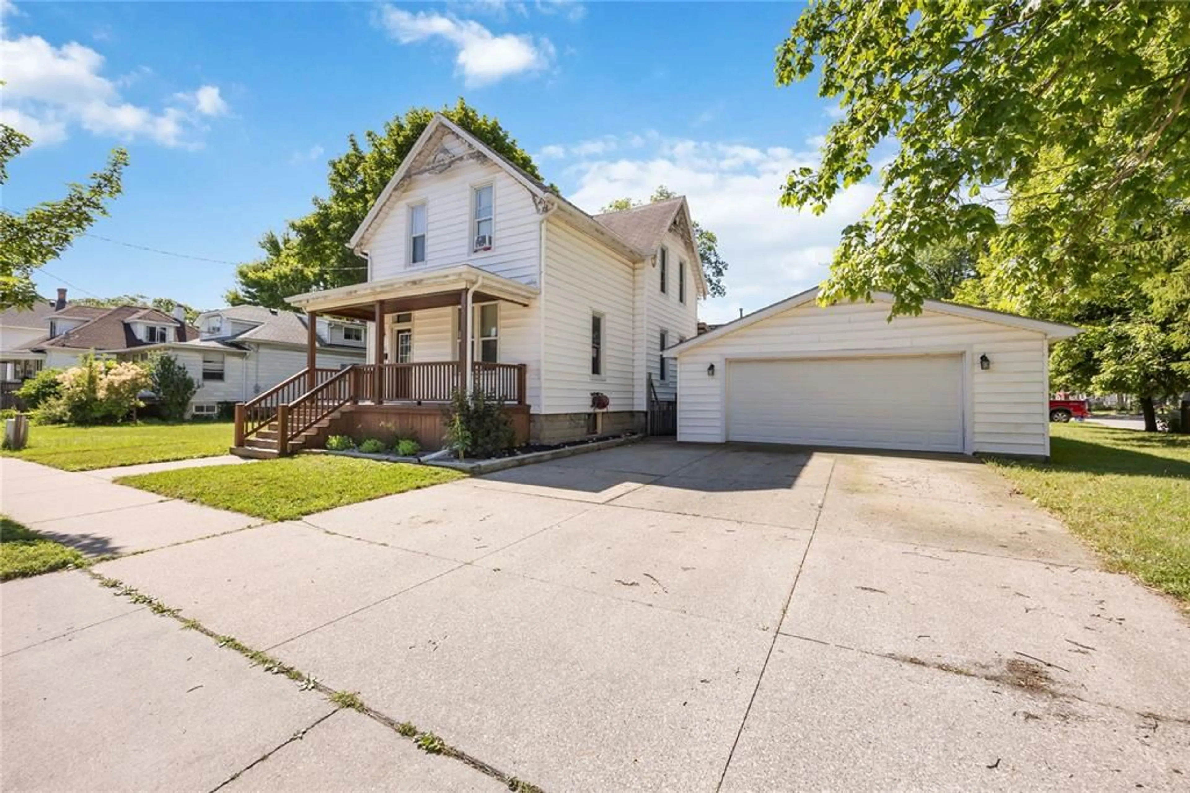 A pic from outside/outdoor area/front of a property/back of a property/a pic from drone, street for 351 DEVINE St, Sarnia Ontario N7T 1V2