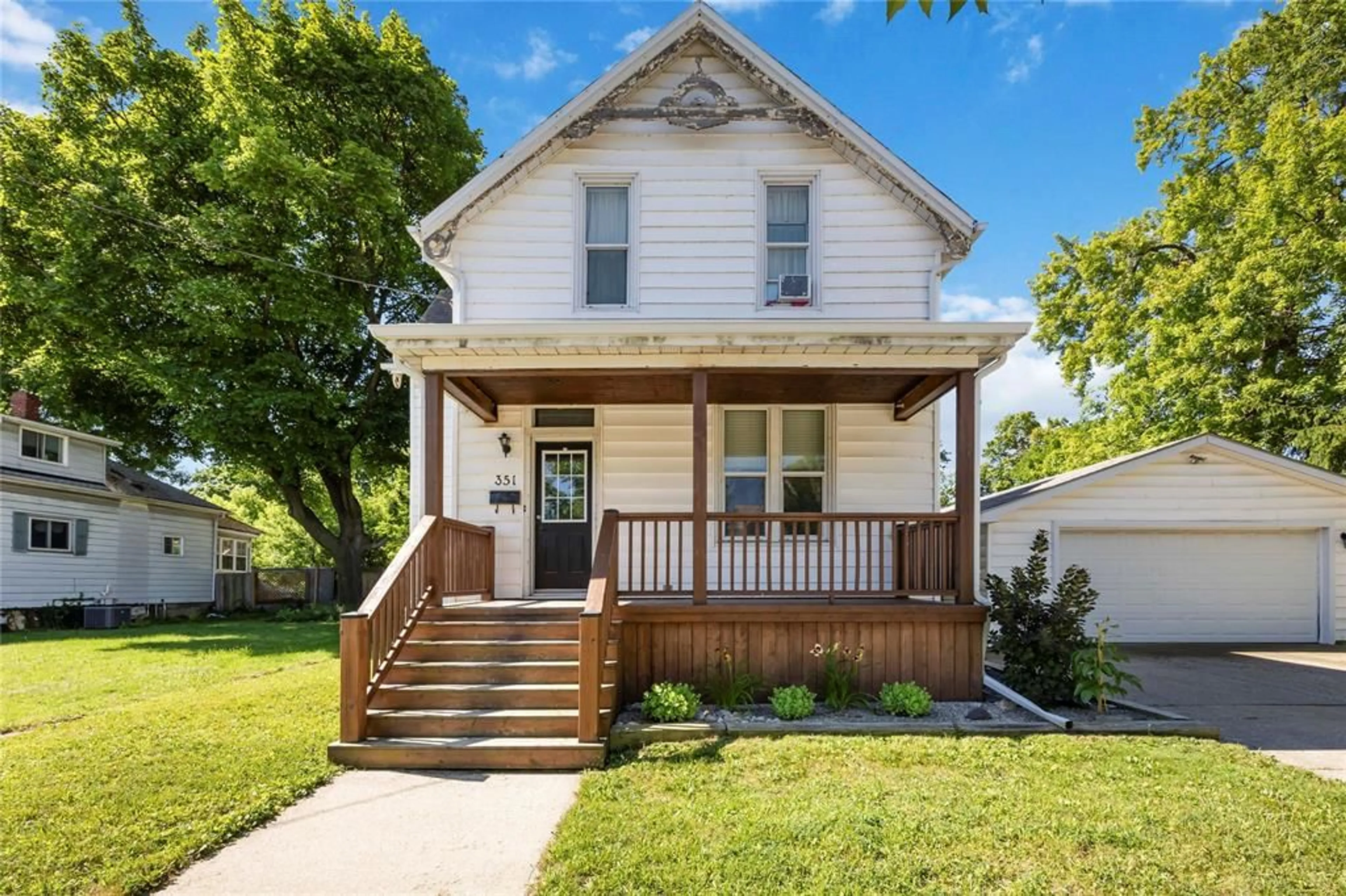 Home with vinyl exterior material, street for 351 DEVINE St, Sarnia Ontario N7T 1V2