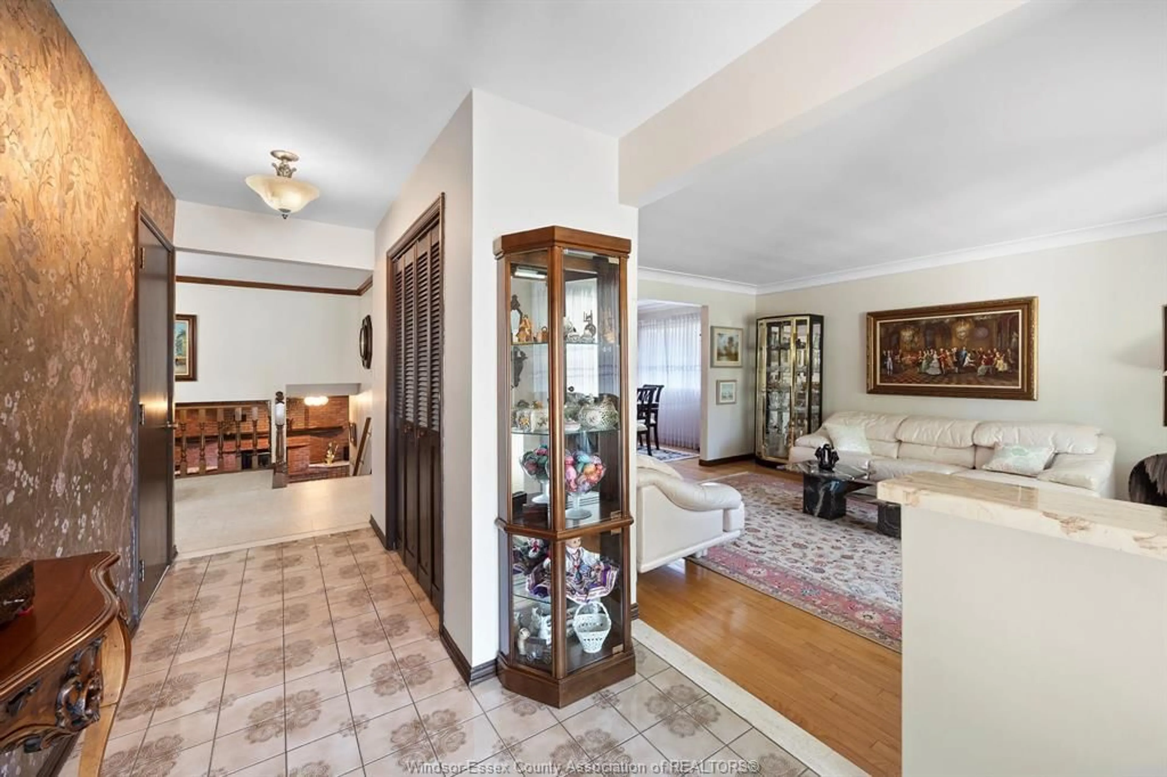 Indoor foyer for 2820 St Clair Ave, Windsor Ontario N9E 4B4