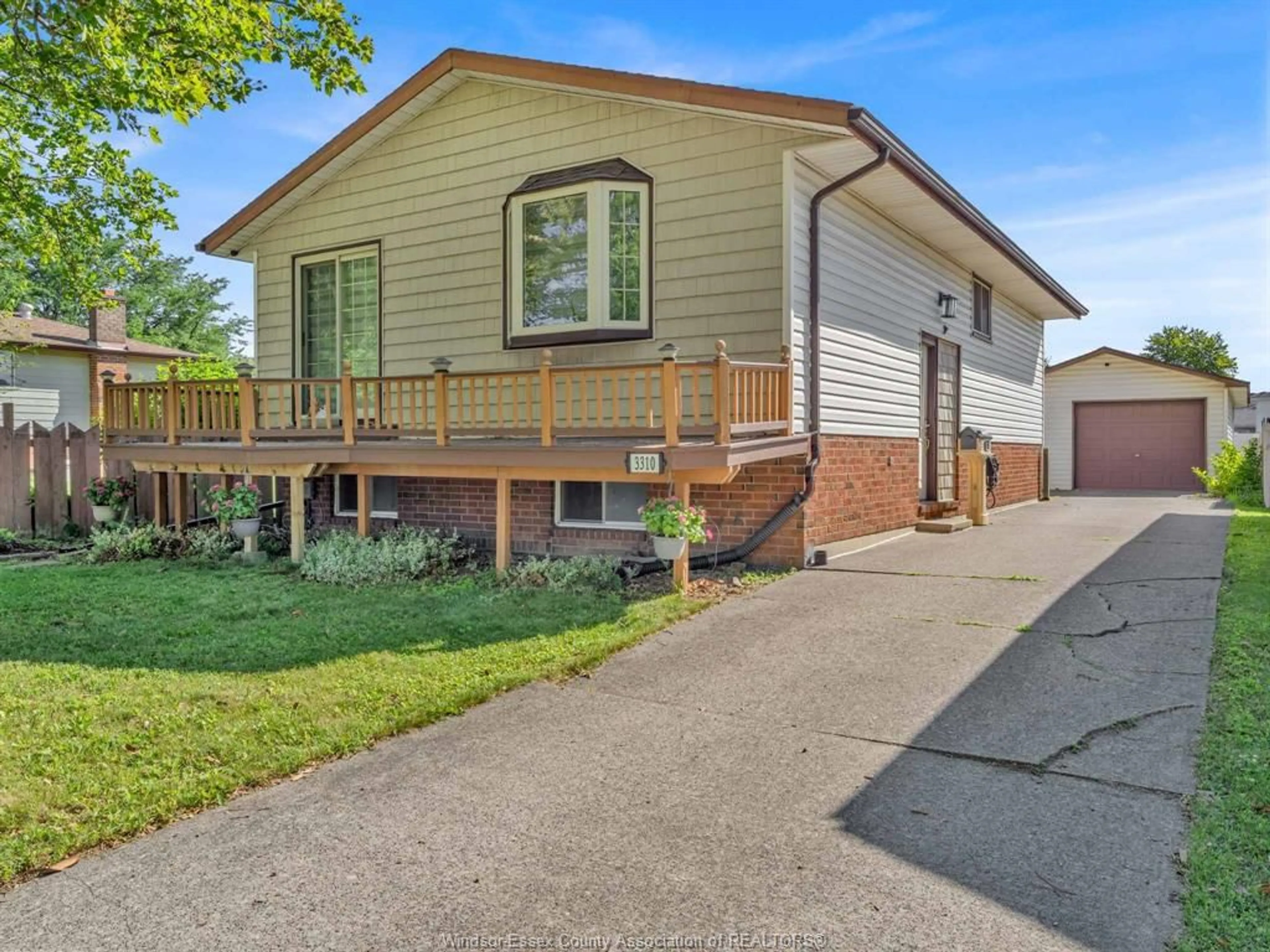 Unknown for 3310 Hemlock, Windsor Ontario N8R 1Z8