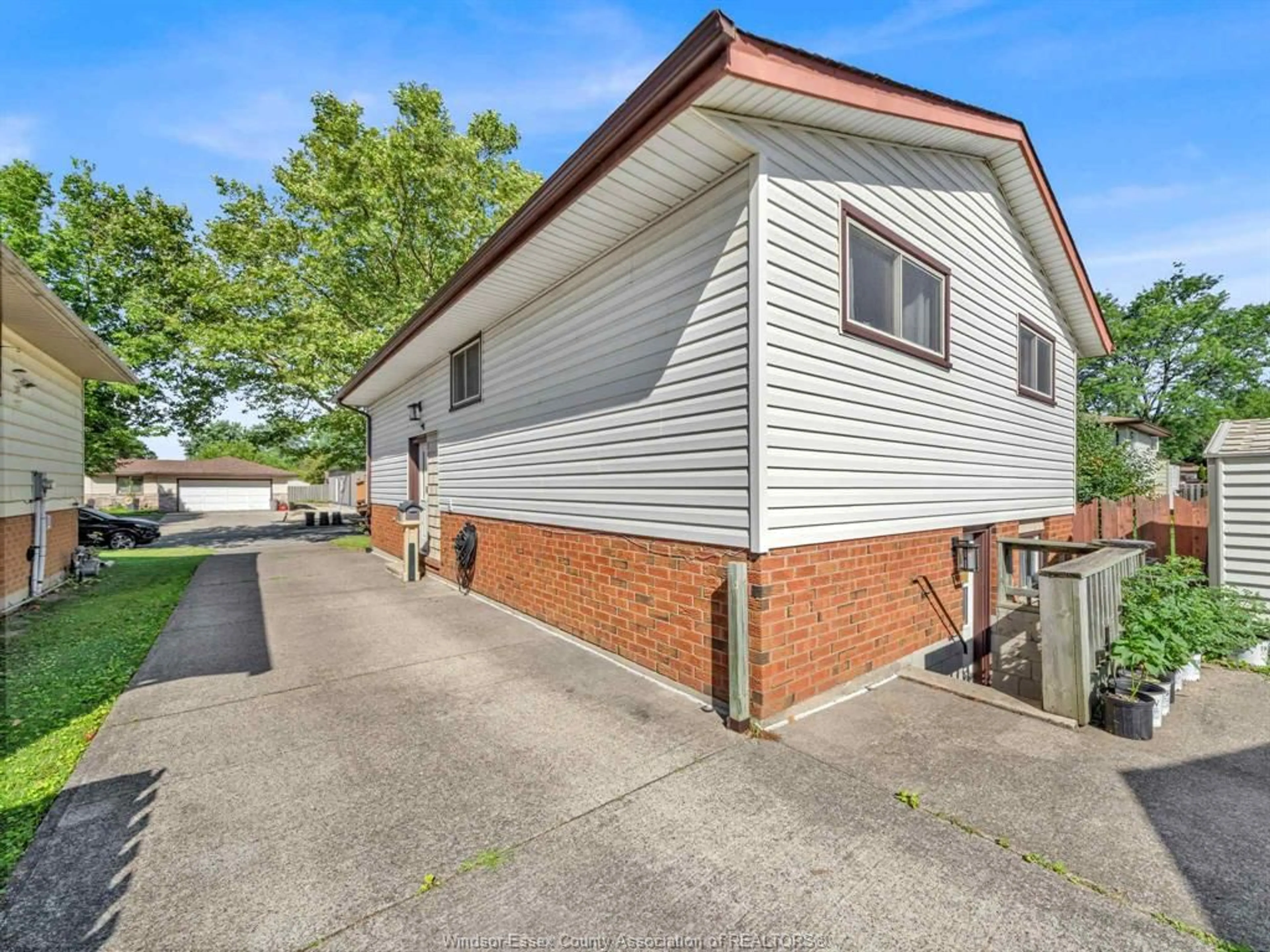 A pic from outside/outdoor area/front of a property/back of a property/a pic from drone, street for 3310 Hemlock, Windsor Ontario N8R 1Z8