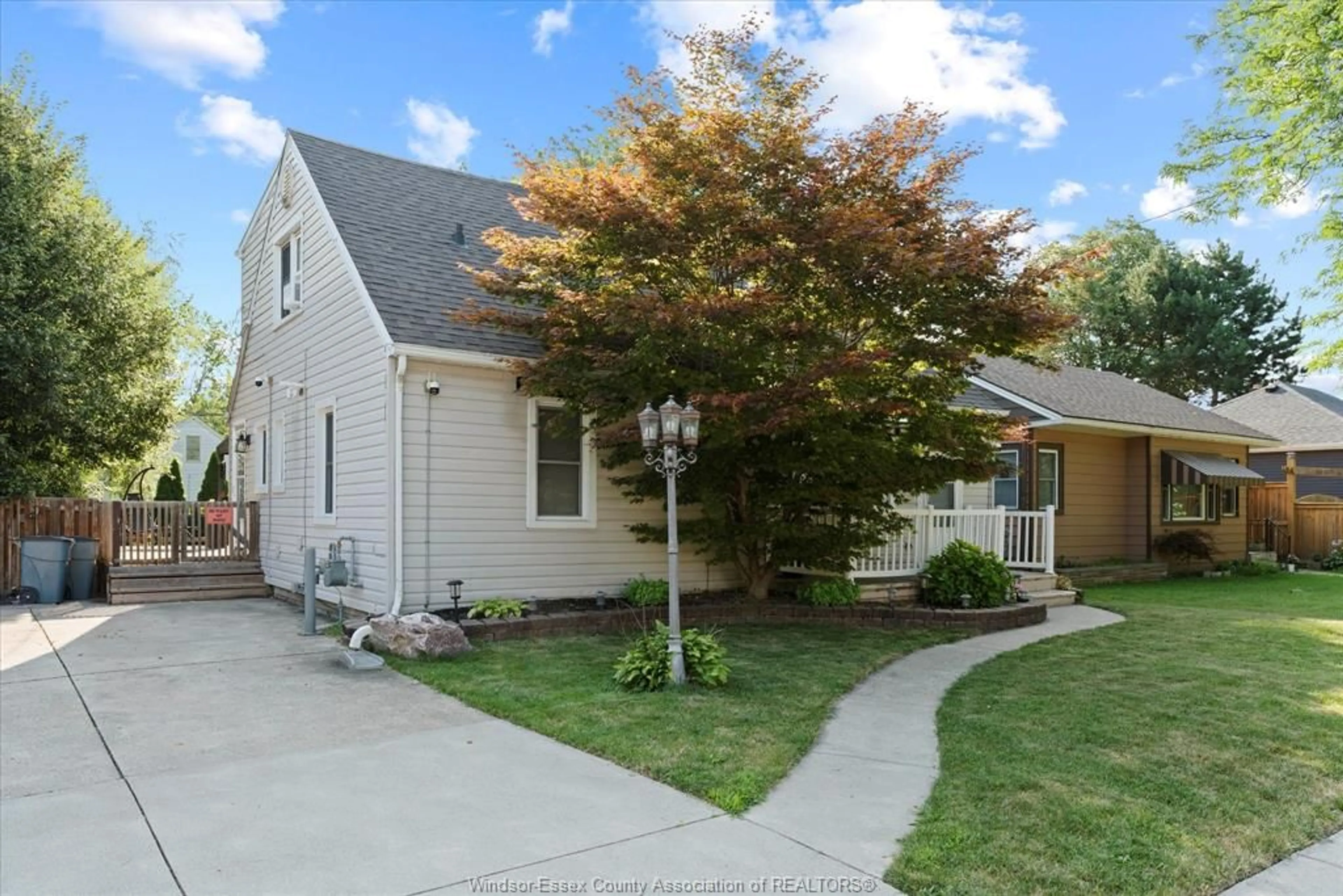 Home with vinyl exterior material, street for 1448 OLIVE, Windsor Ontario N8Y 4M4