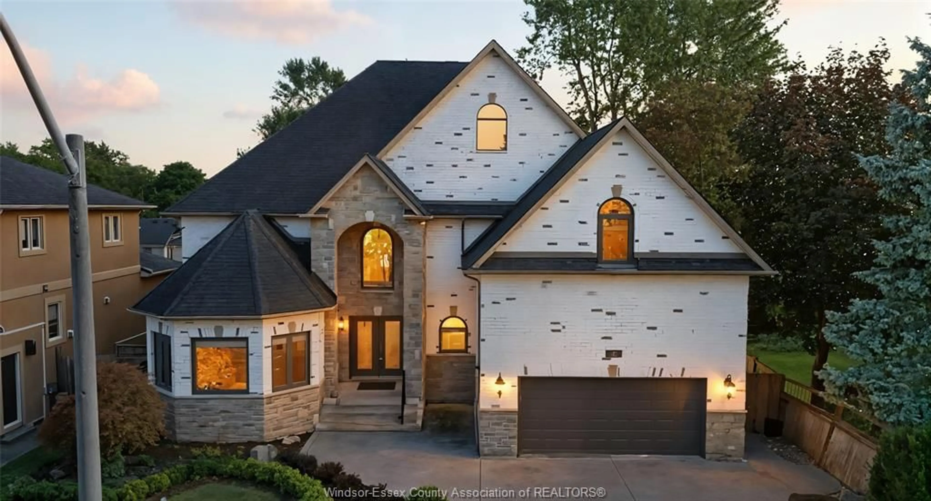 Home with brick exterior material, street for 435 COUNTRY CLUB, Windsor Ontario N9G 3G9
