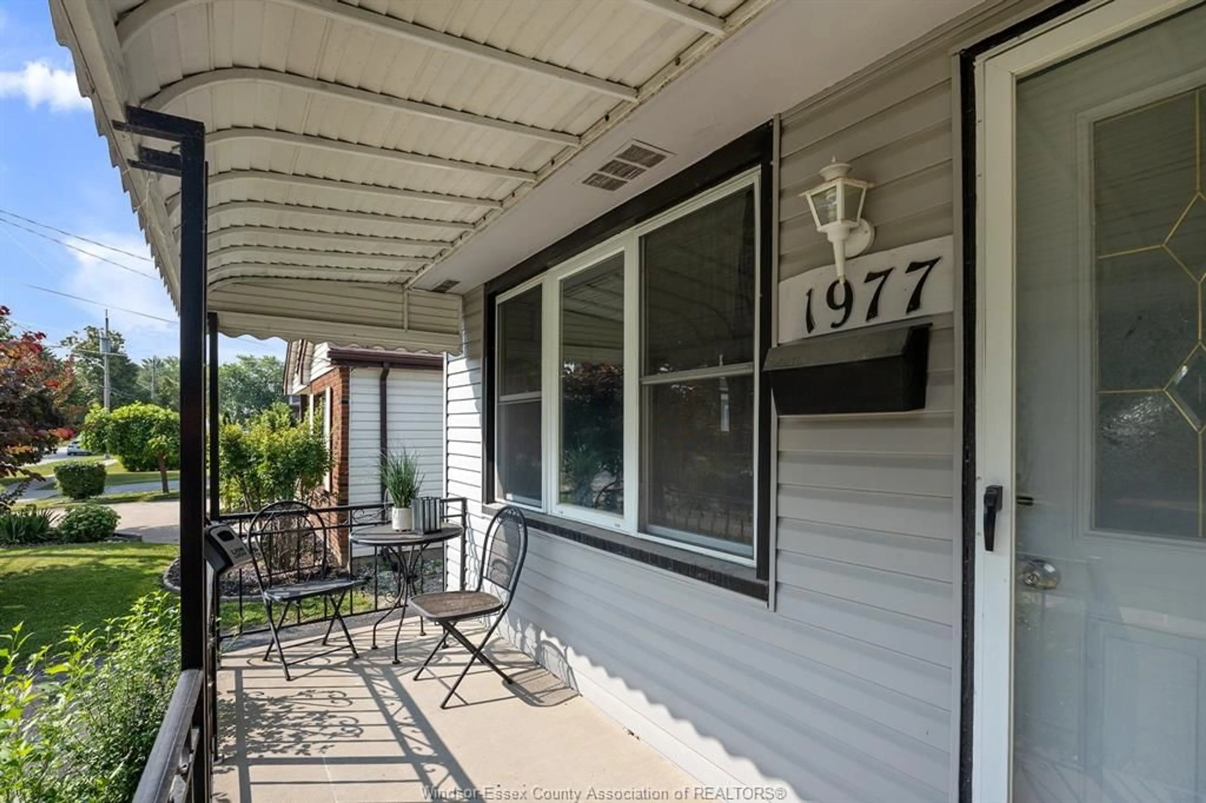 Patio, street for 1977 JEFFERSON Blvd, Windsor Ontario N8T 3H8