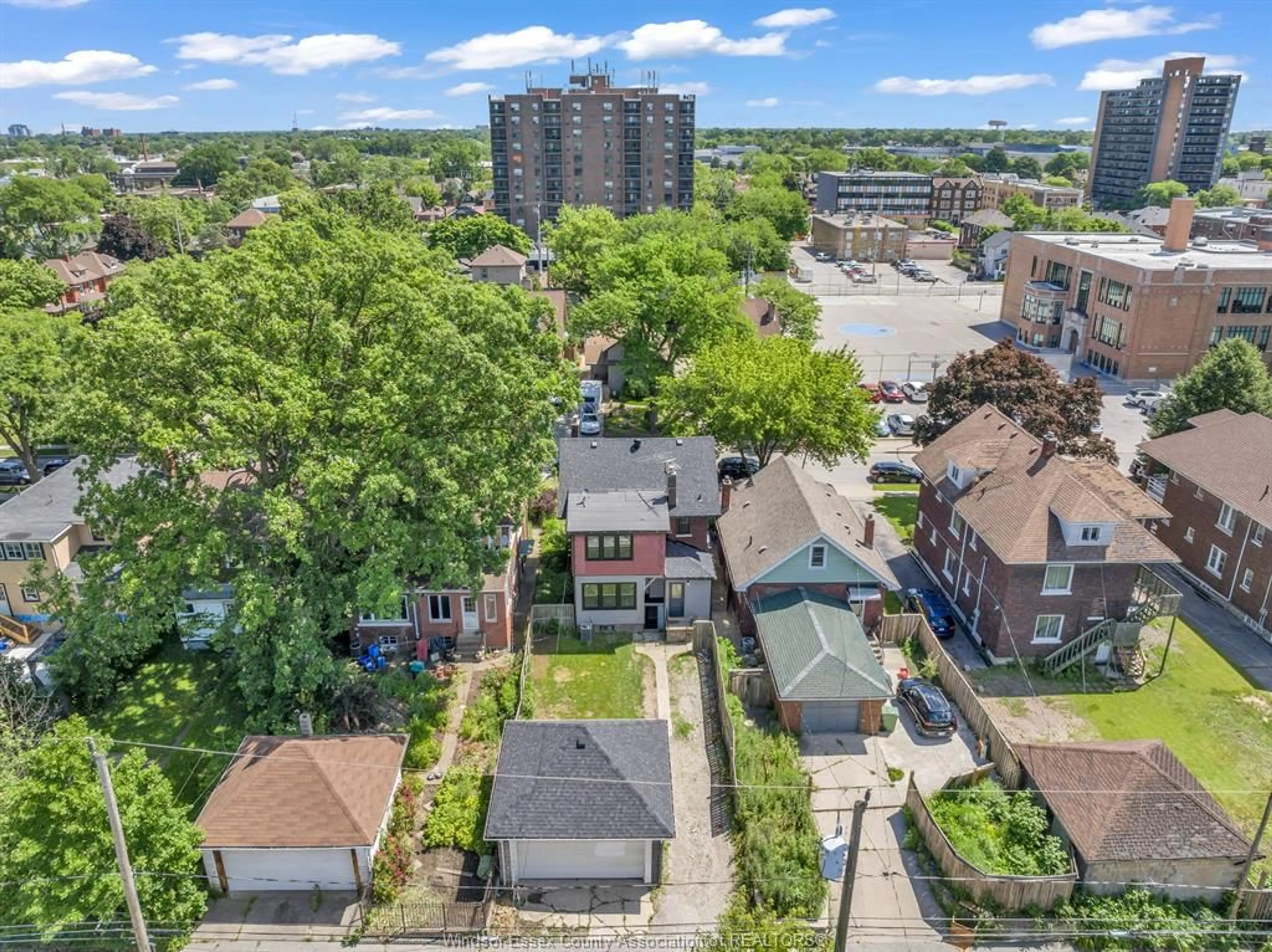 A pic from outside/outdoor area/front of a property/back of a property/a pic from drone, city buildings view from balcony for 1331 VICTORIA Ave, Windsor Ontario N8X 1N9