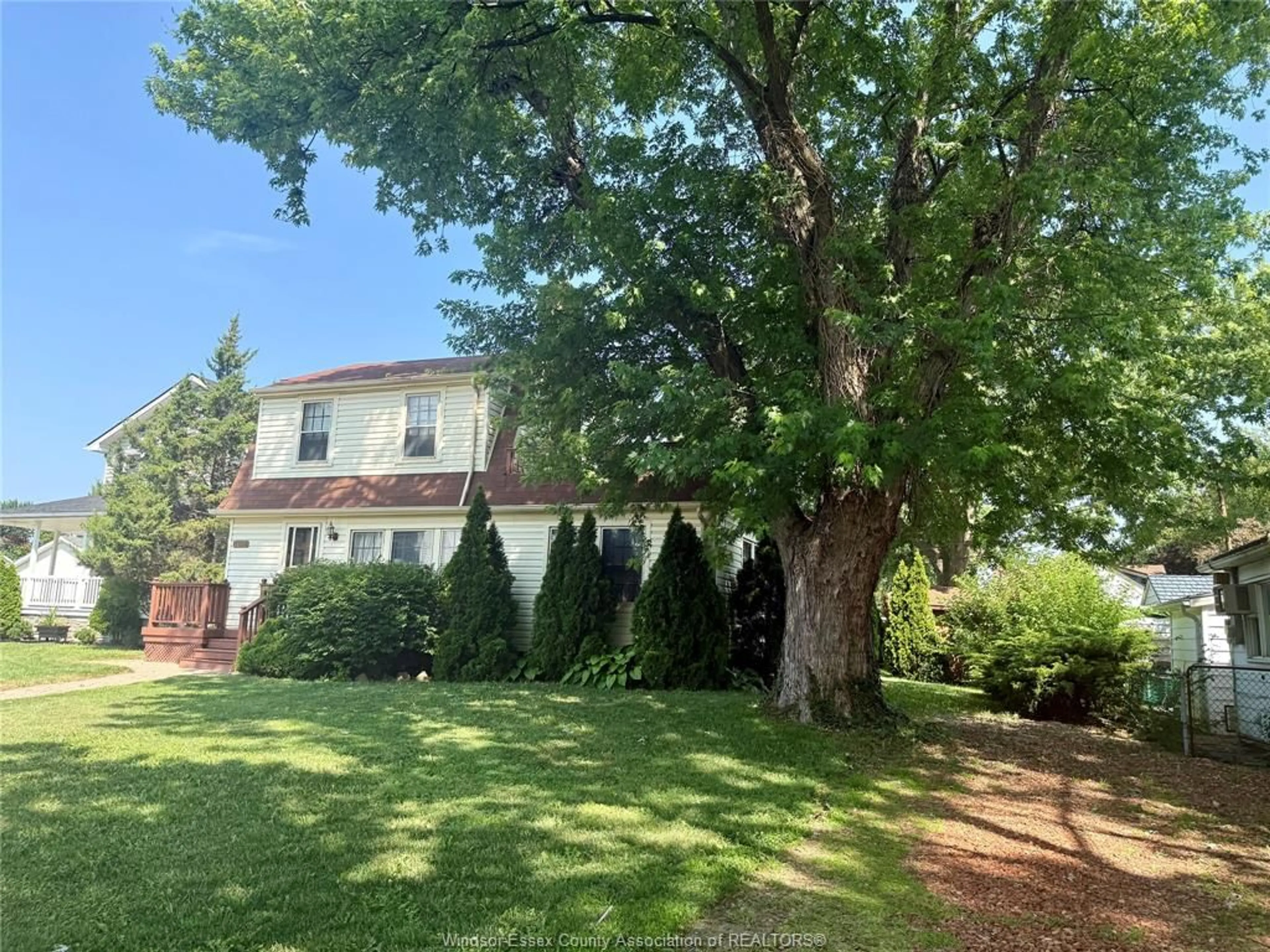 A pic from outside/outdoor area/front of a property/back of a property/a pic from drone, unknown for 7154 ST. ROSE Ave, Windsor Ontario N8S 1X8
