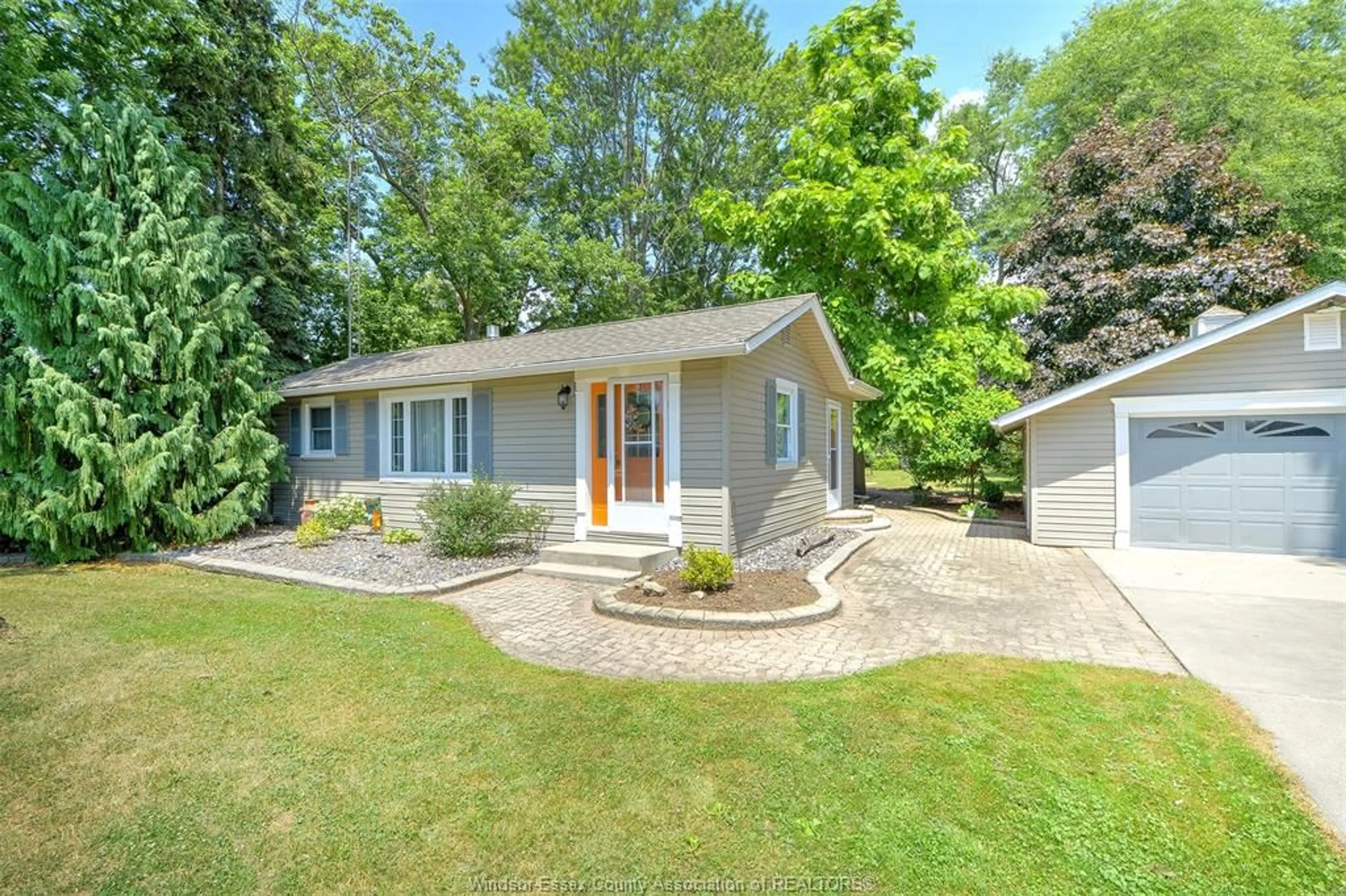 Unknown for 852 LAWRENCE Ave, Harrow Ontario N0R 1G0