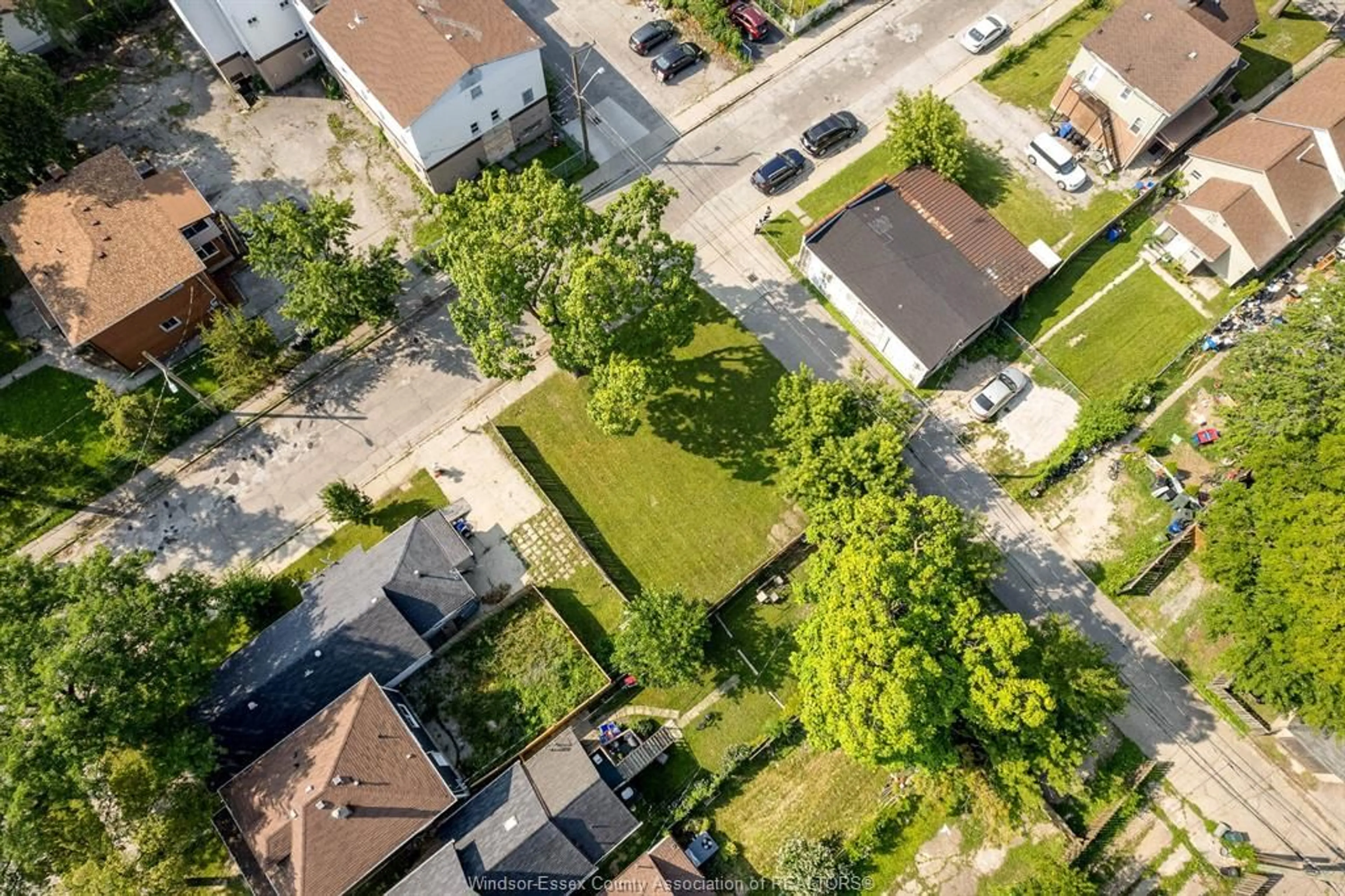 A pic from outside/outdoor area/front of a property/back of a property/a pic from drone, street for V/L BRANT St, Windsor Ontario N9A 3E5