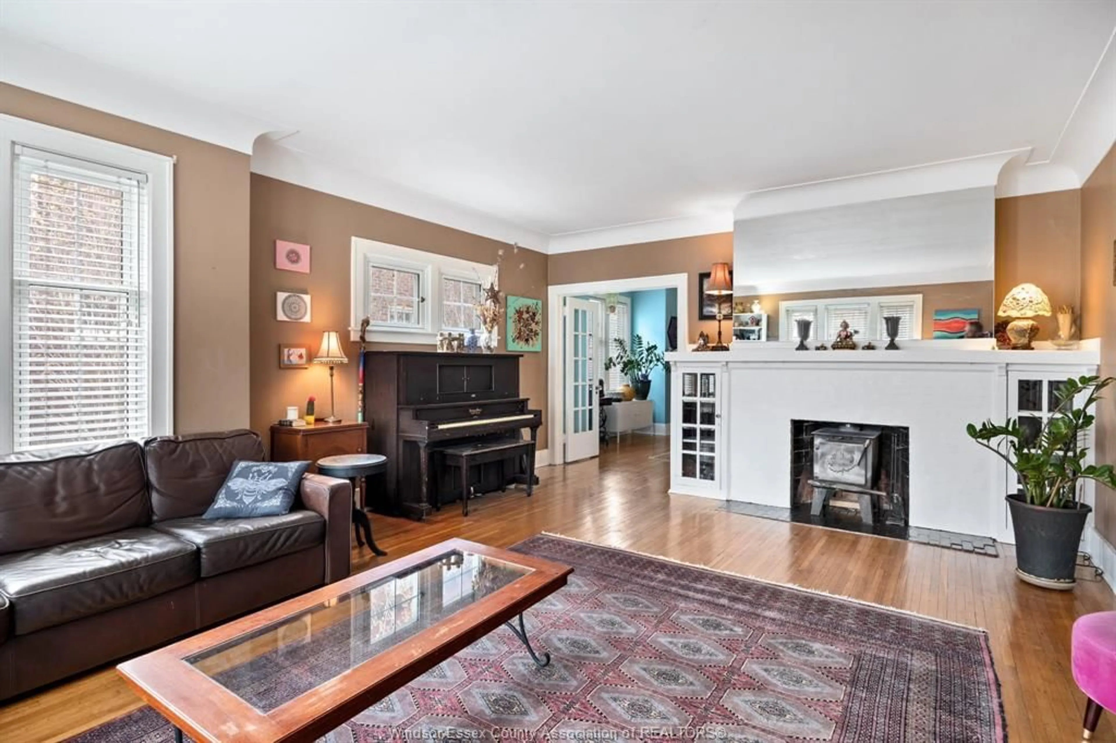 Living room with furniture, wood/laminate floor for 463 ASKIN, Windsor Ontario N9B 2X3