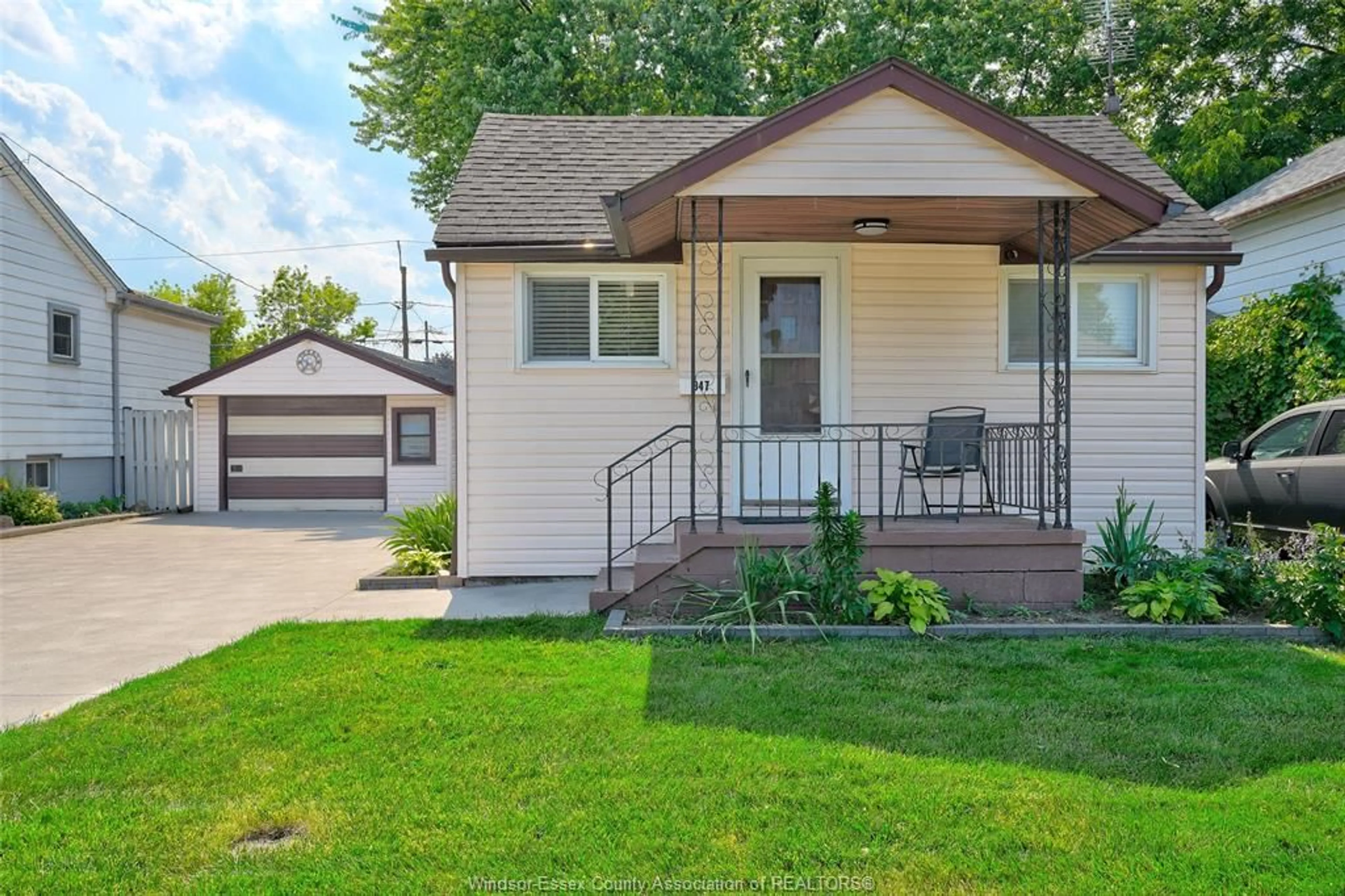 Home with vinyl exterior material, street for 847 ST. PIERRE St, Tecumseh Ontario N8N 1Z5