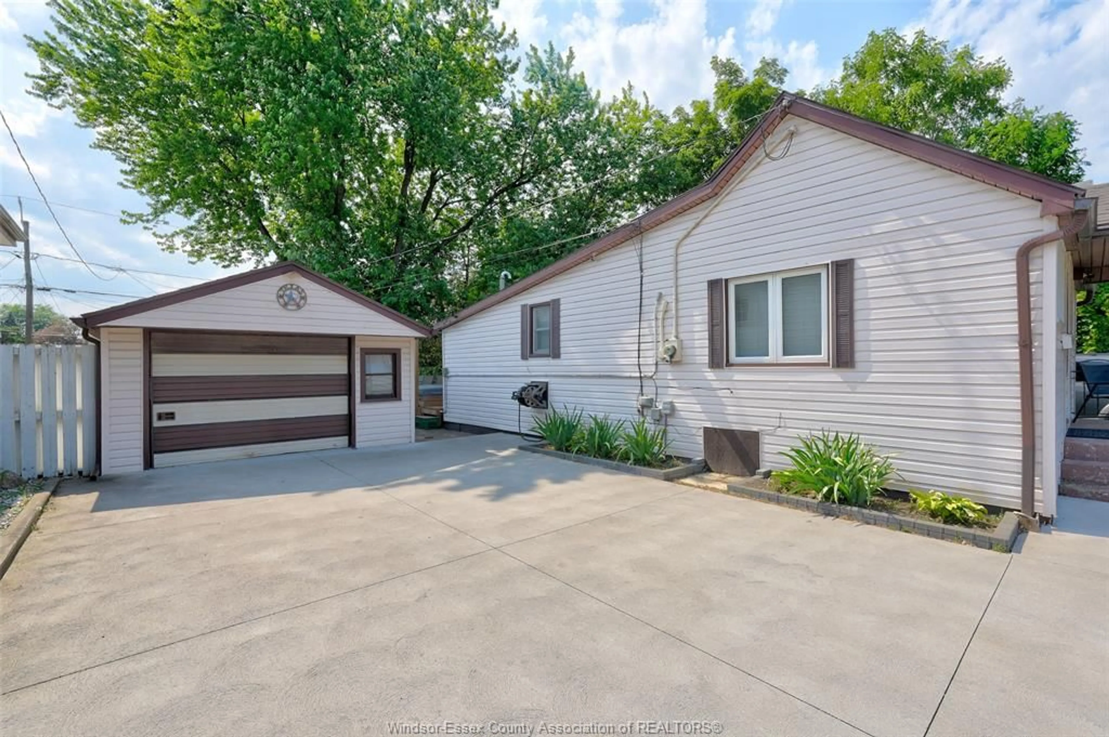 Home with vinyl exterior material, street for 847 ST. PIERRE St, Tecumseh Ontario N8N 1Z5