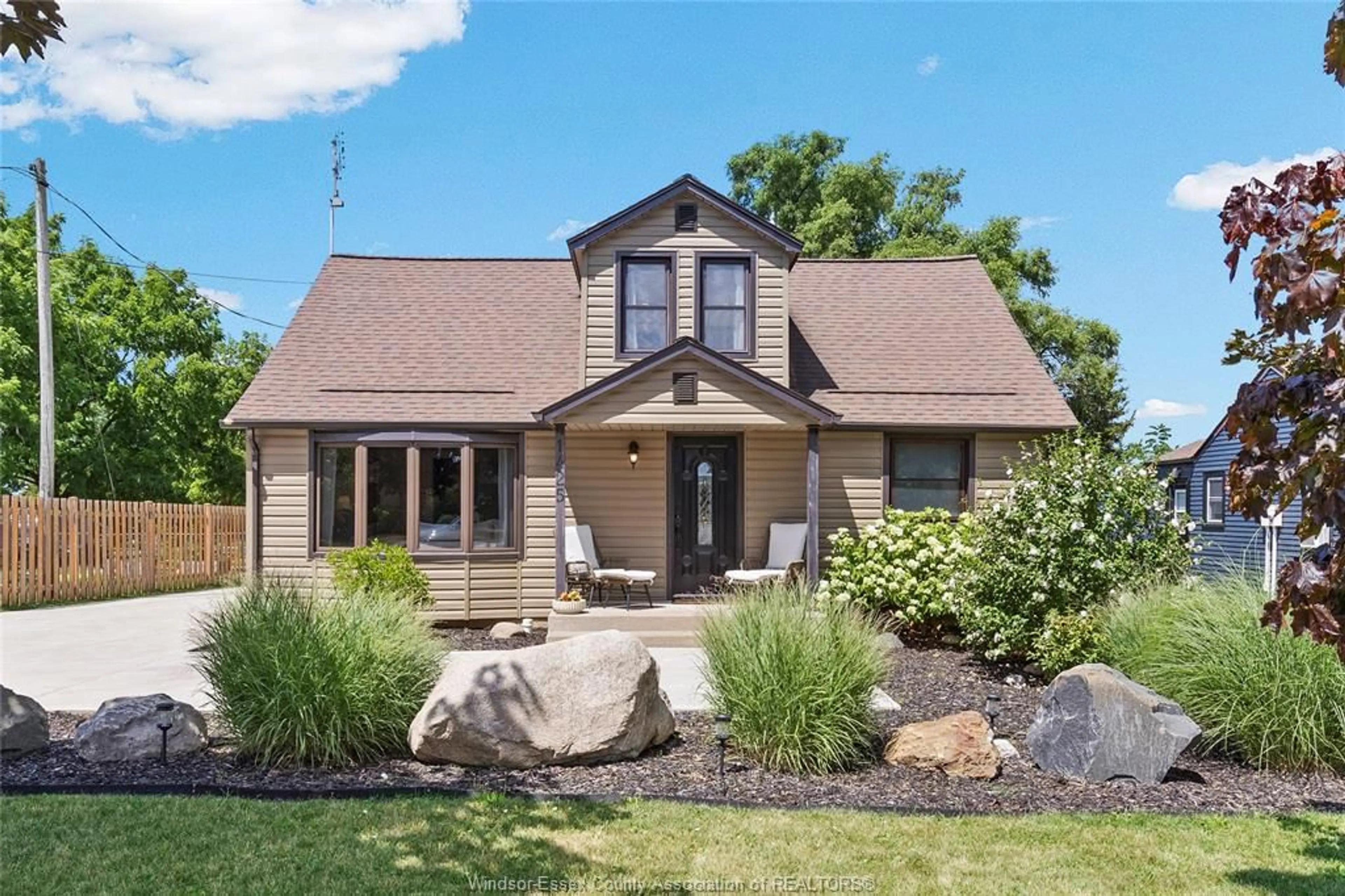 Home with brick exterior material, street for 1425 ERIE Rd, Harrow Ontario N0R 1G0