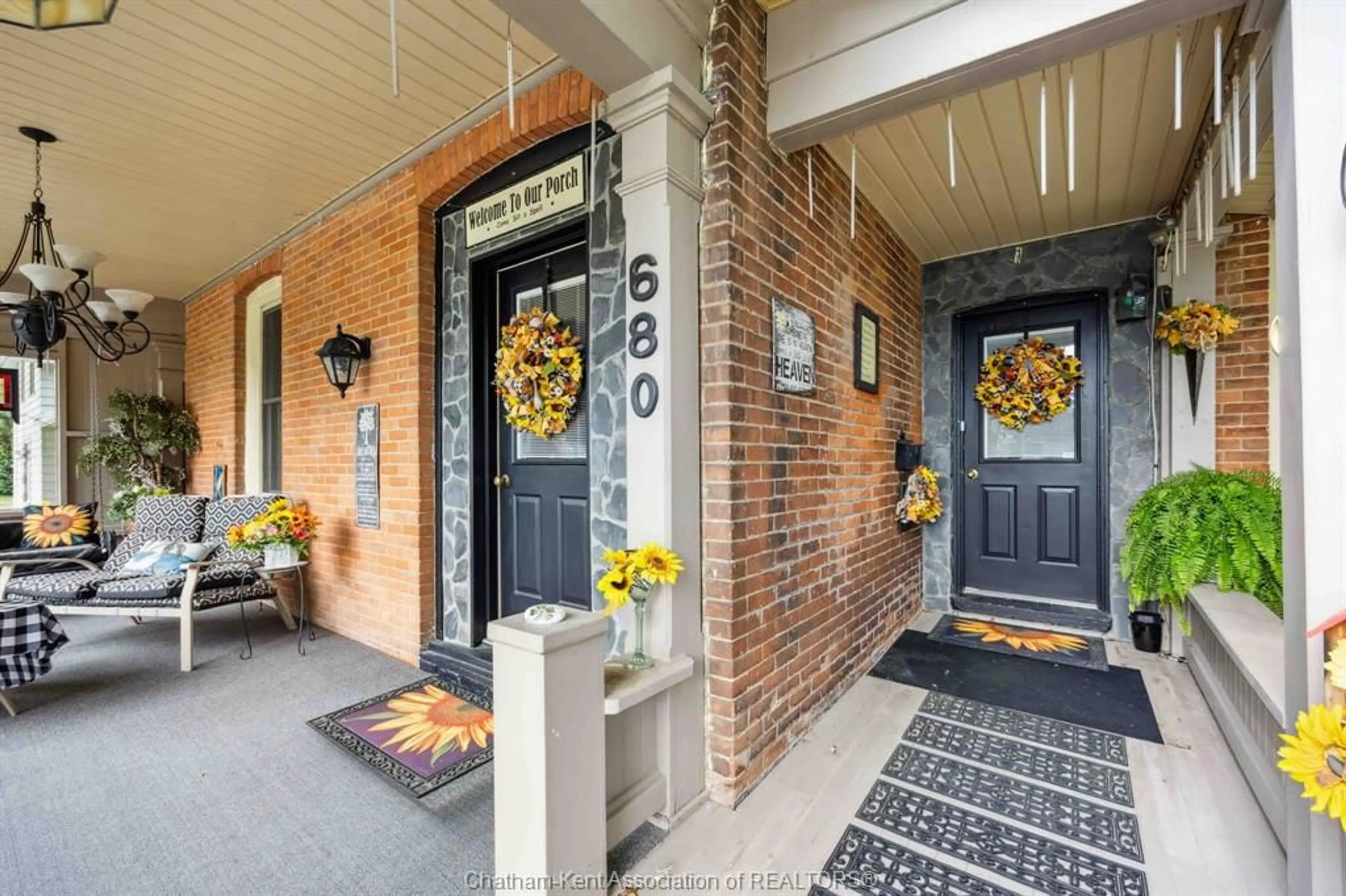 Indoor entryway for 680 North St, Dresden Ontario N0P 1M0