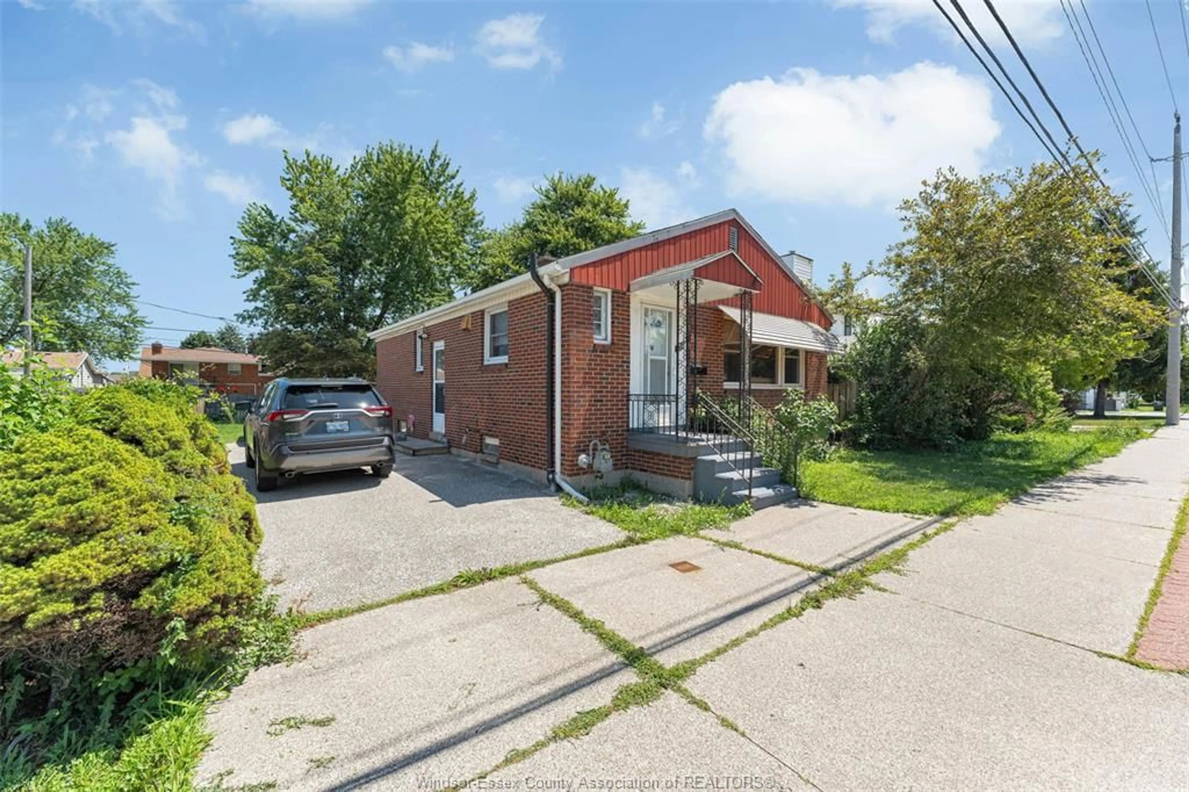 Home with brick exterior material, street for 850 LAUZON, Windsor Ontario N8S 3M5