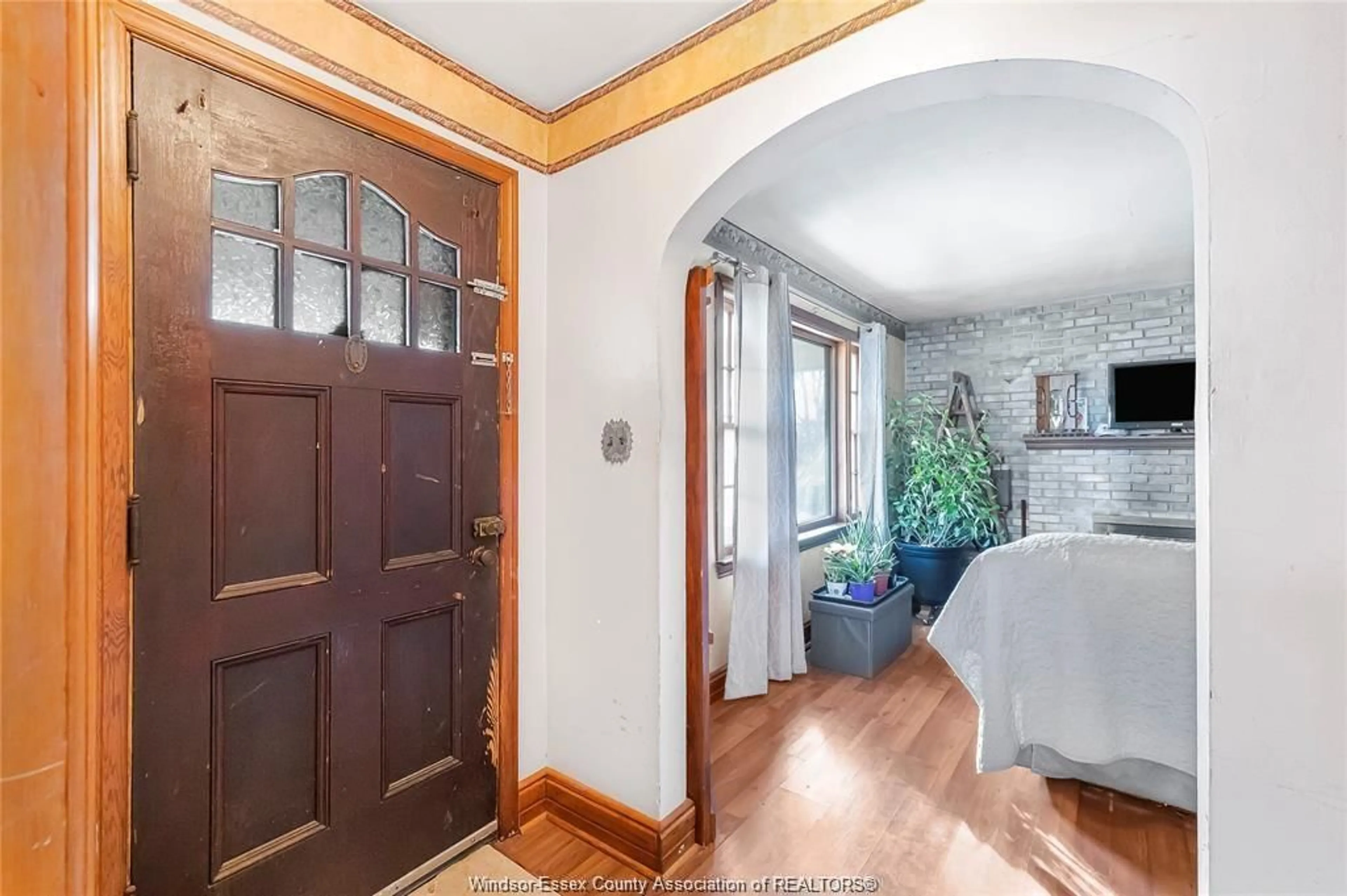 Indoor entryway for 3728 VAUGHAN, Windsor Ontario N9C 1Z5