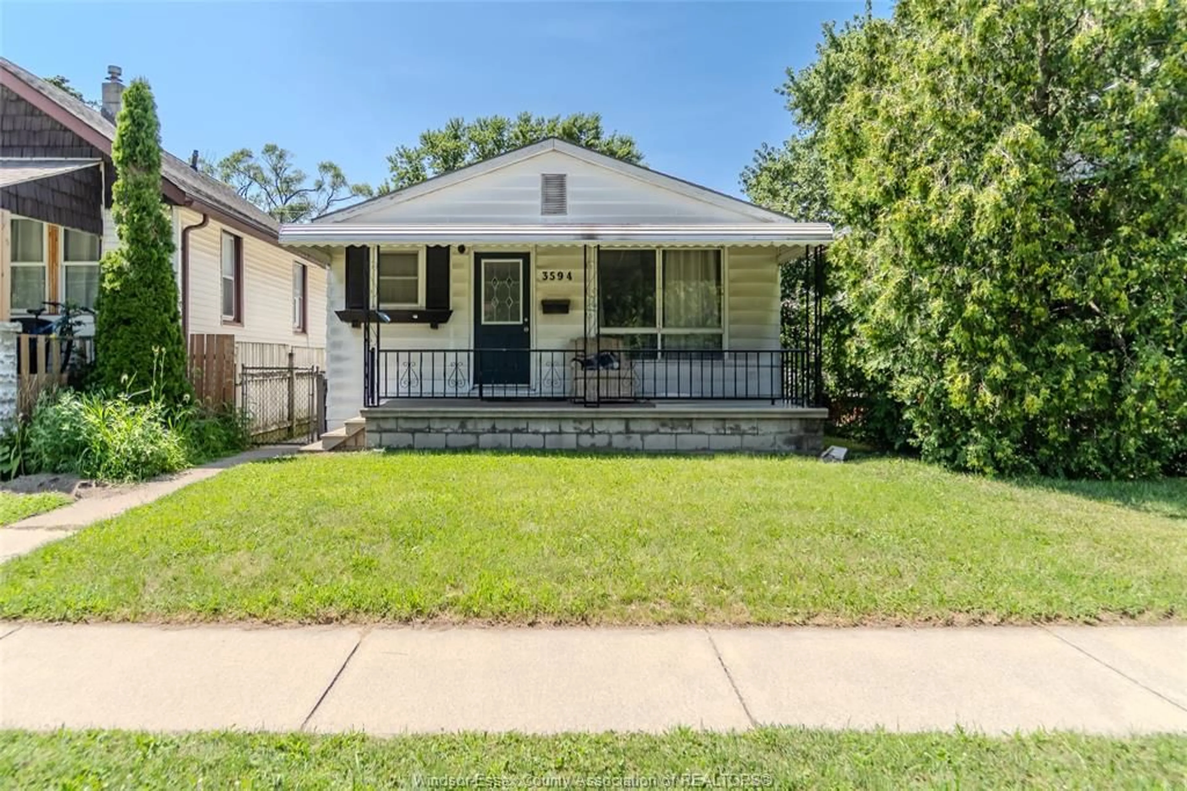 Home with vinyl exterior material, street for 3594 BLOOMFIELD Rd, Windsor Ontario N9C 1R7