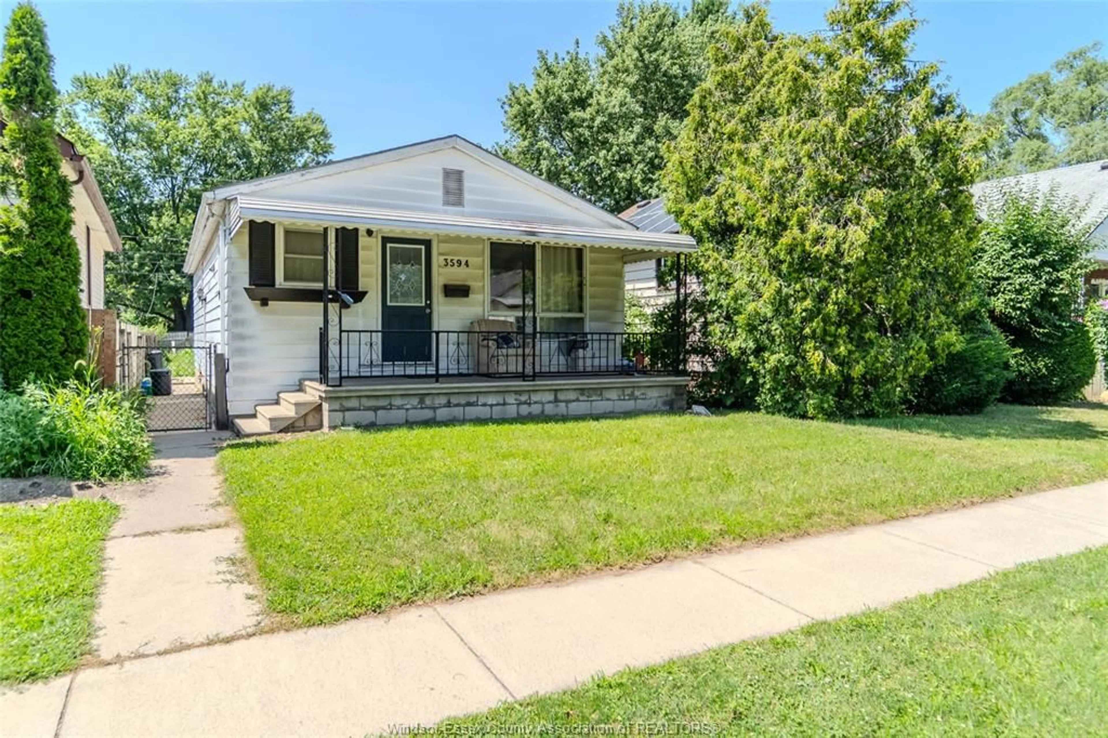 Home with vinyl exterior material, street for 3594 BLOOMFIELD Rd, Windsor Ontario N9C 1R7