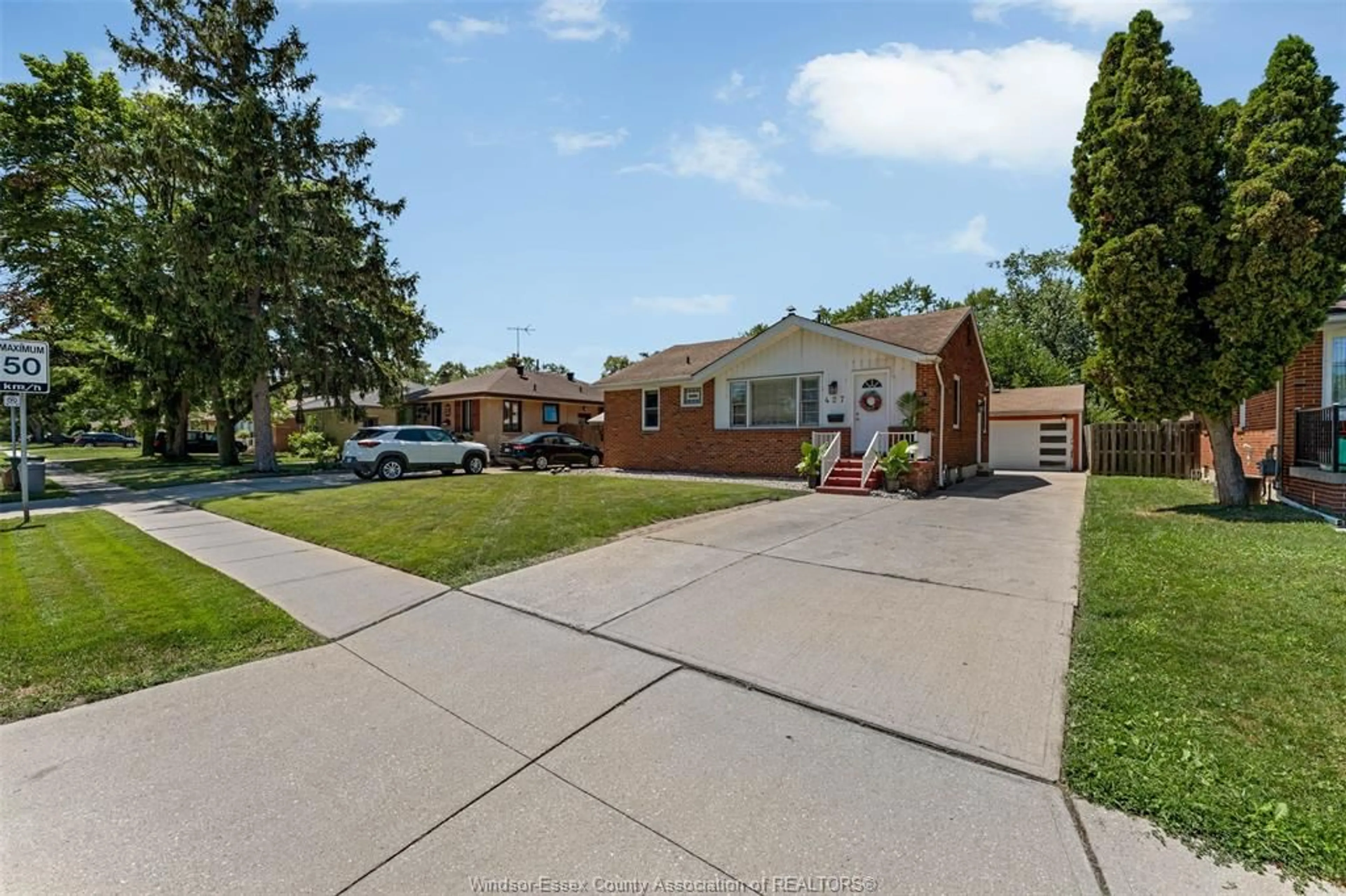 A pic from outside/outdoor area/front of a property/back of a property/a pic from drone, street for 427 RIVERDALE, Windsor Ontario N8S 4B7