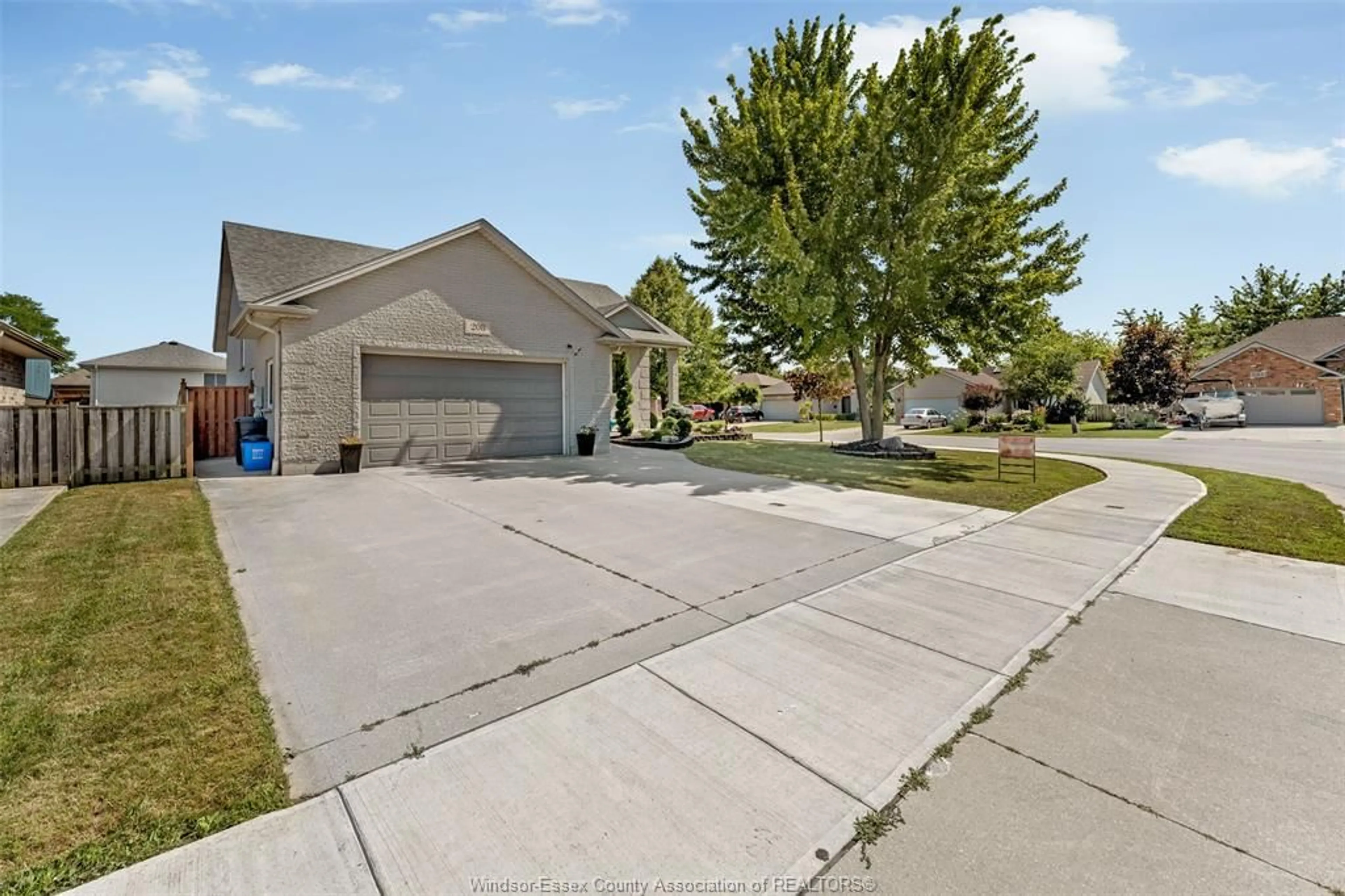A pic from outside/outdoor area/front of a property/back of a property/a pic from drone, street for 208 BRIEN Ave, Essex Ontario N8M 2Z5