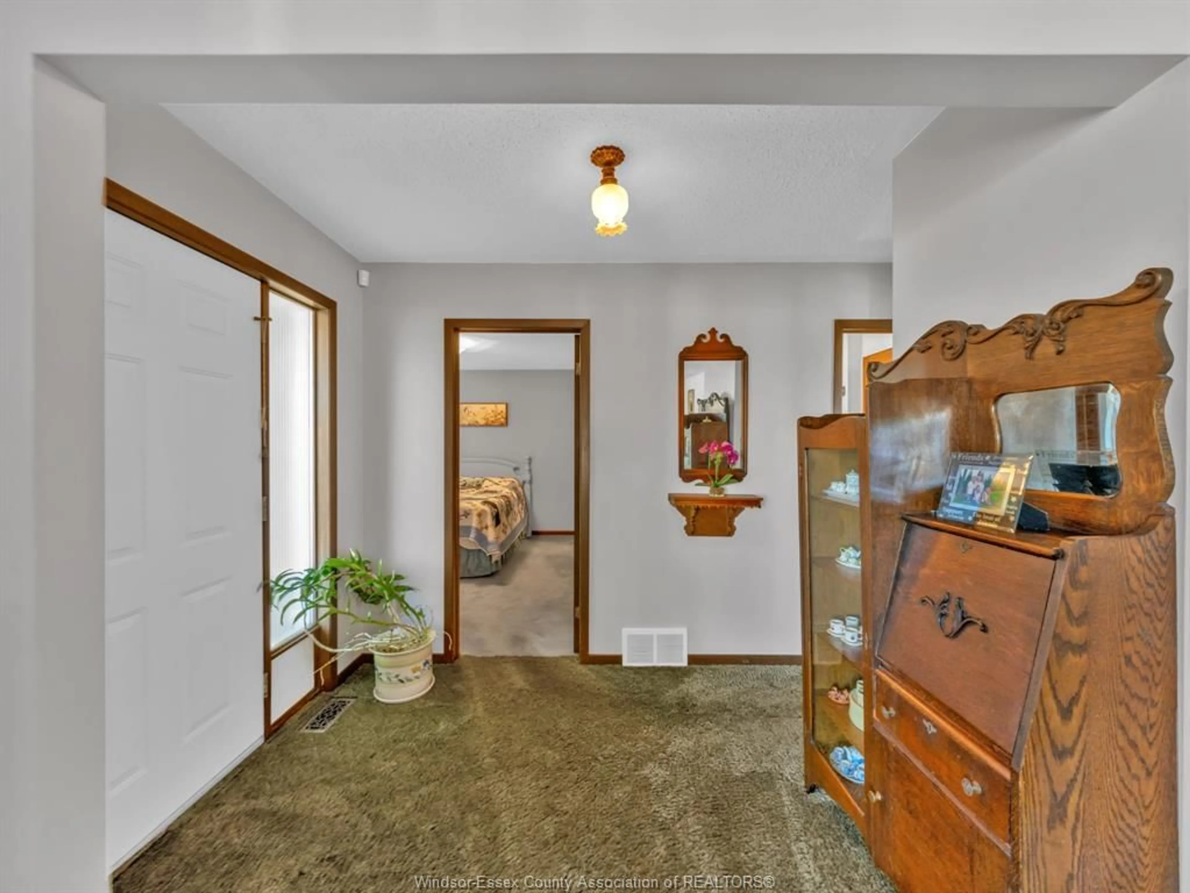 Indoor foyer for 1121 Mersea Road 1, Leamington Ontario N8H 3V4