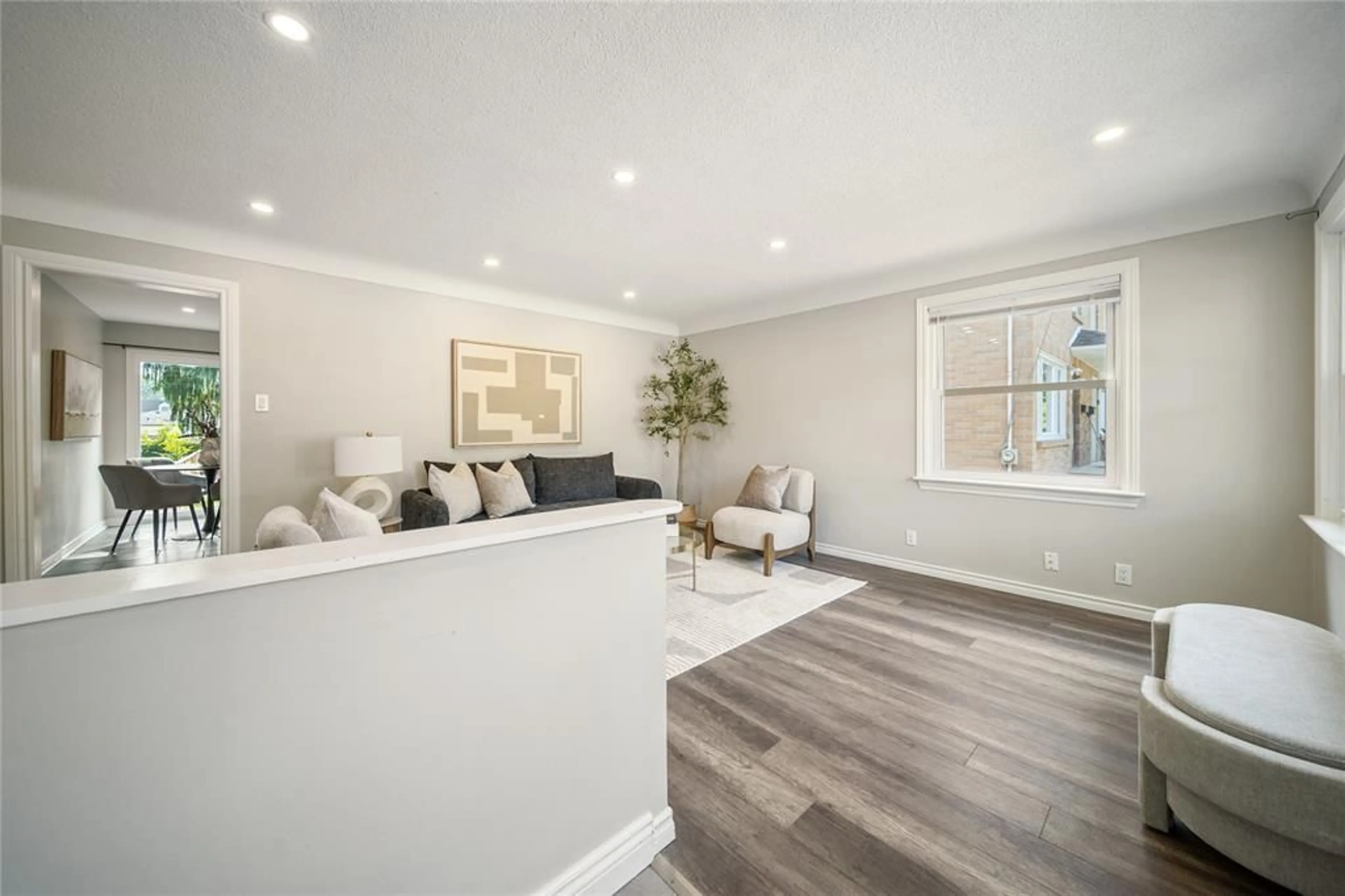 Living room with furniture, unknown for 770 NETHERLANDS Pl, Sarnia Ontario N7S 2W4