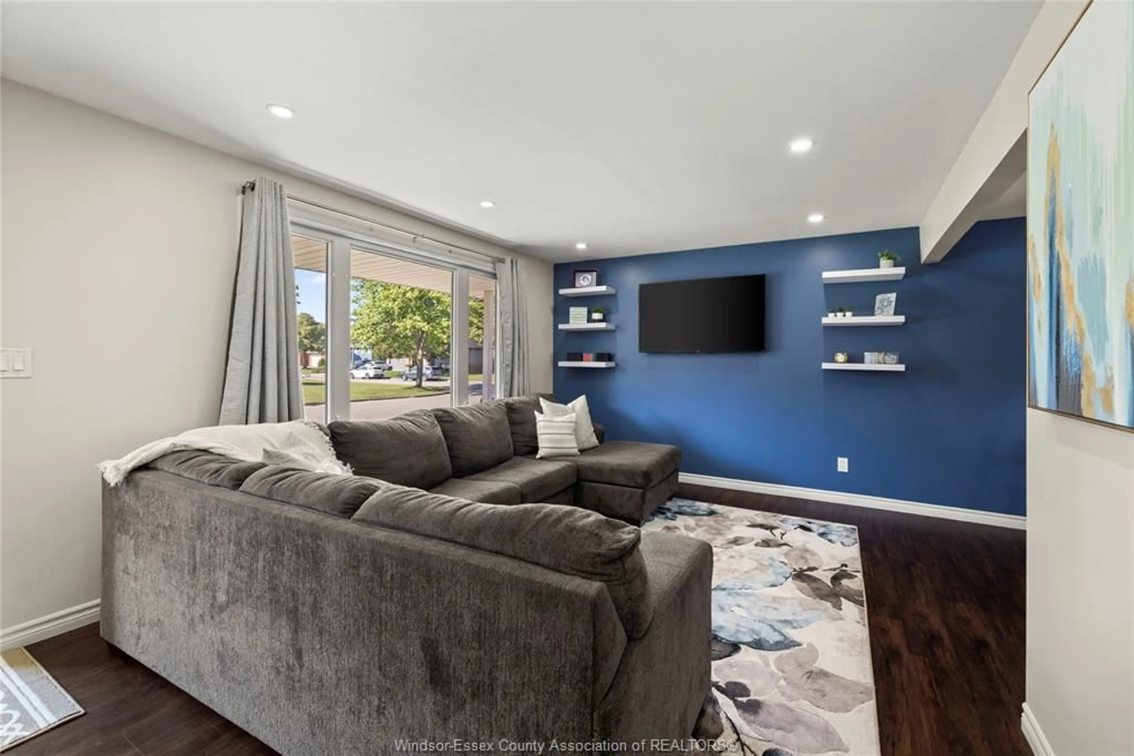 Living room with furniture, unknown for 3090 DOWNING St, Windsor Ontario N8T 2P3