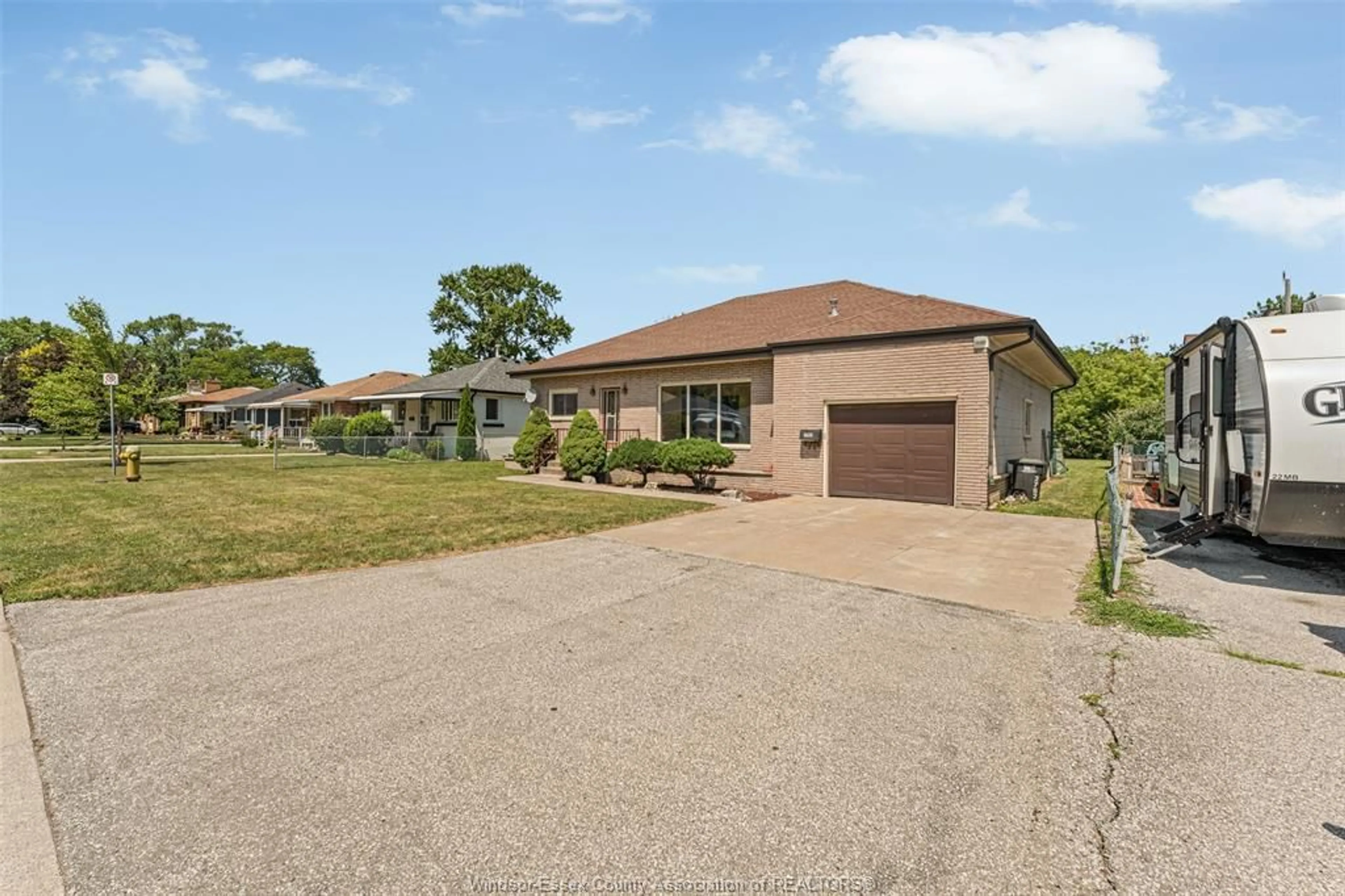 A pic from outside/outdoor area/front of a property/back of a property/a pic from drone, street for 2762 LLOYD GEORGE, Windsor Ontario N8T 2T7