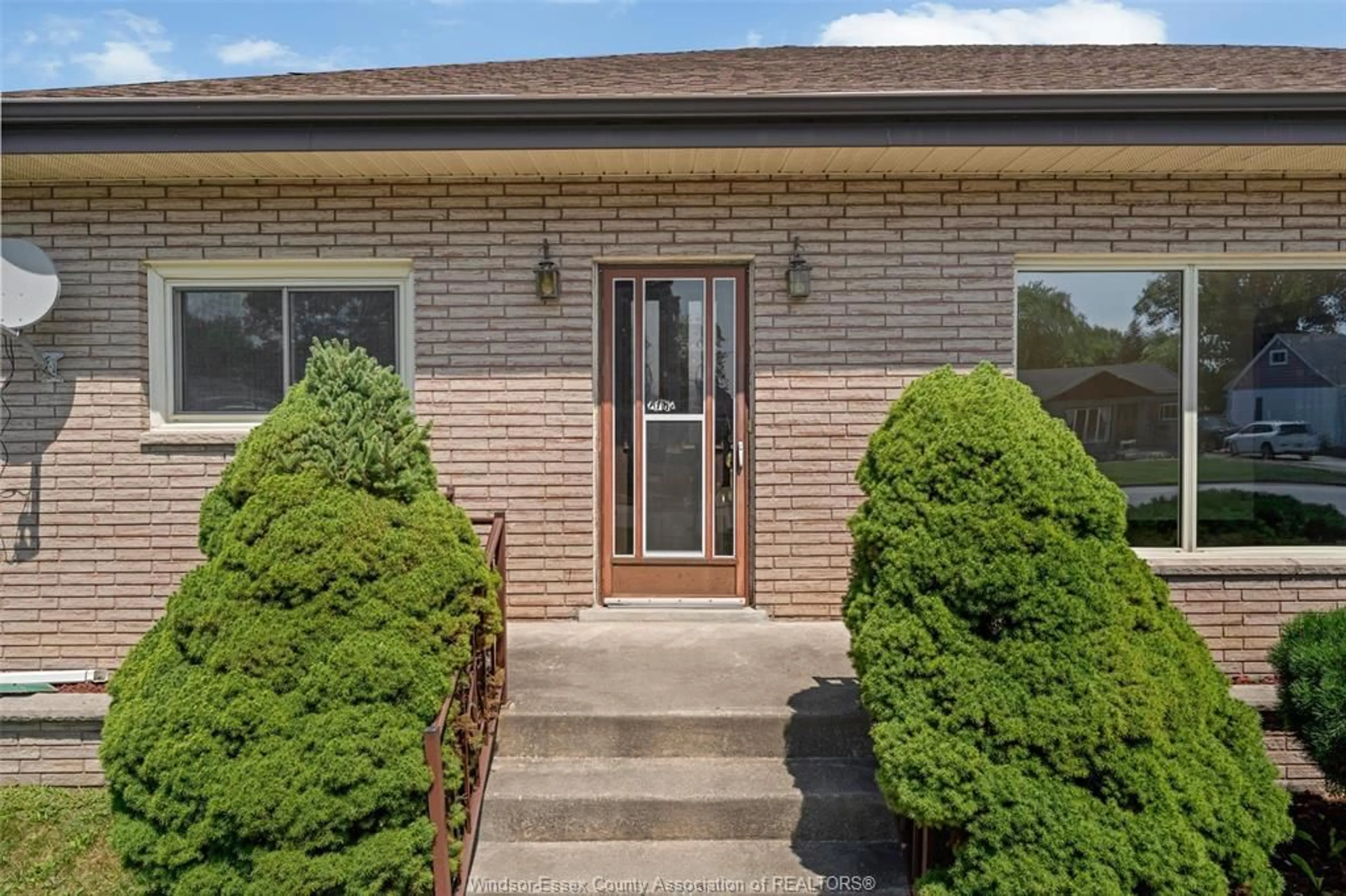 Home with brick exterior material, street for 2762 LLOYD GEORGE, Windsor Ontario N8T 2T7