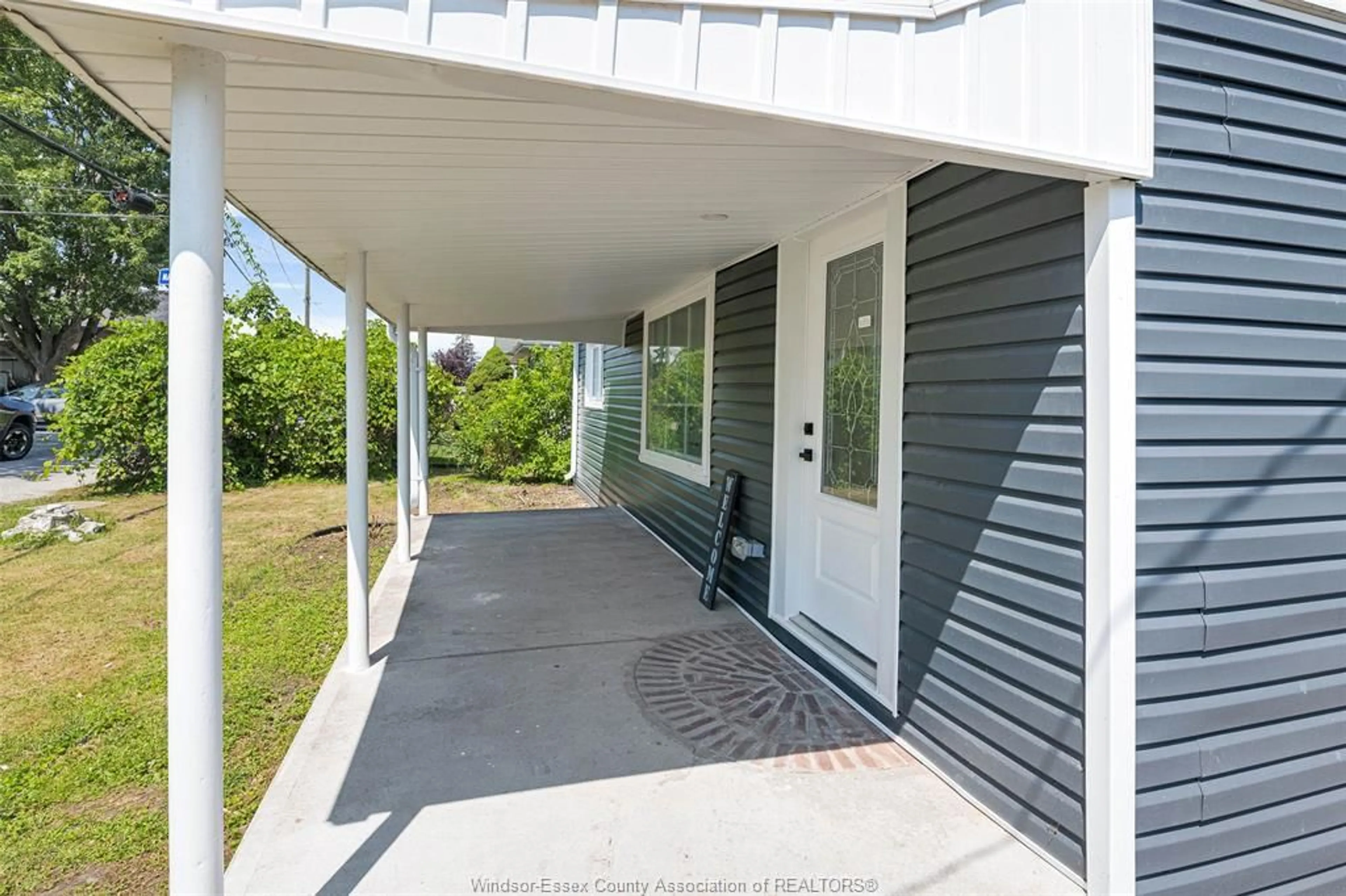 Unknown for 51 SENATOR St, LaSalle Ontario N9J 1T6