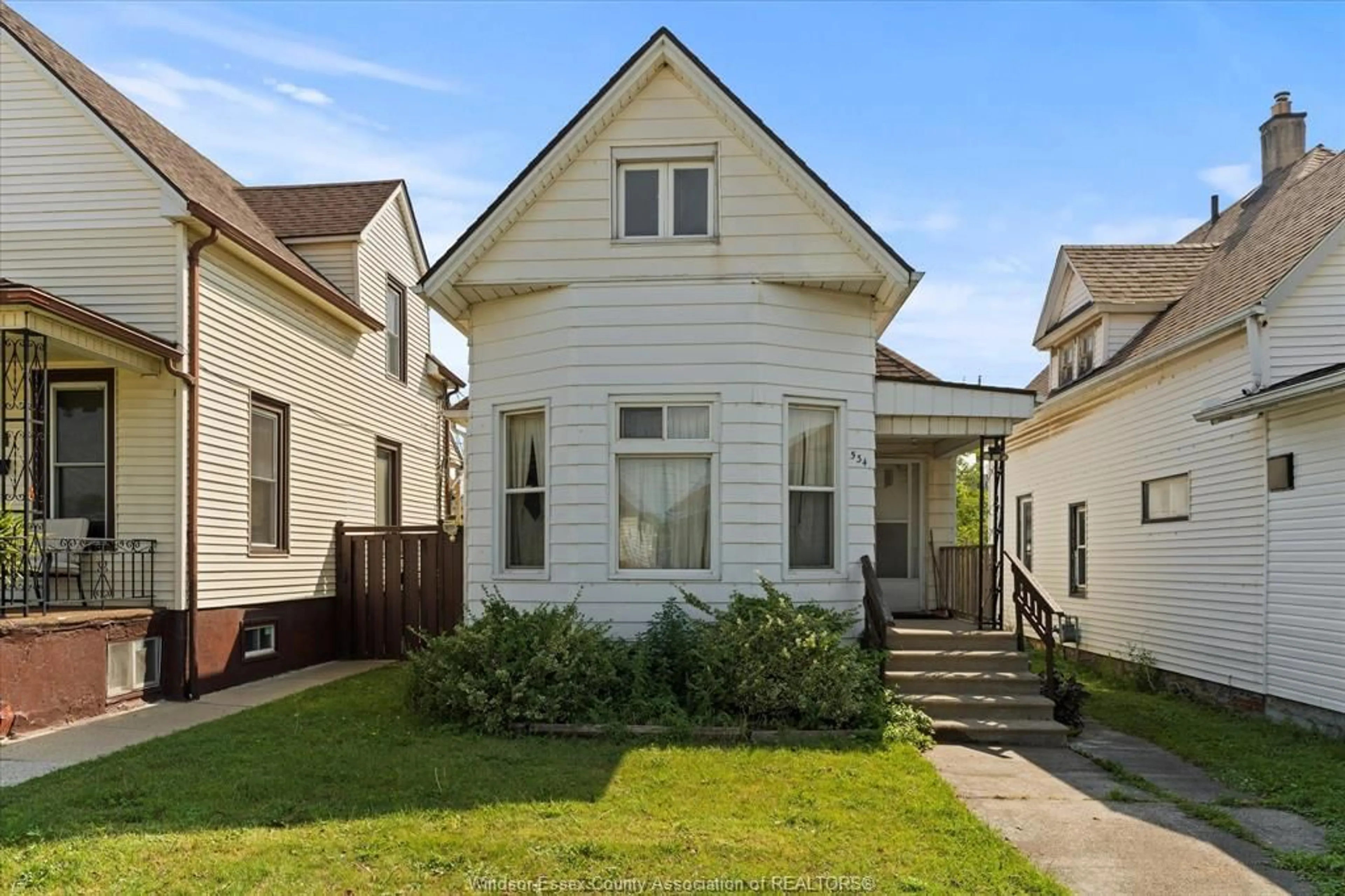 Home with vinyl exterior material, street for 534 PIERRE Ave, Windsor Ontario N9A 2K2