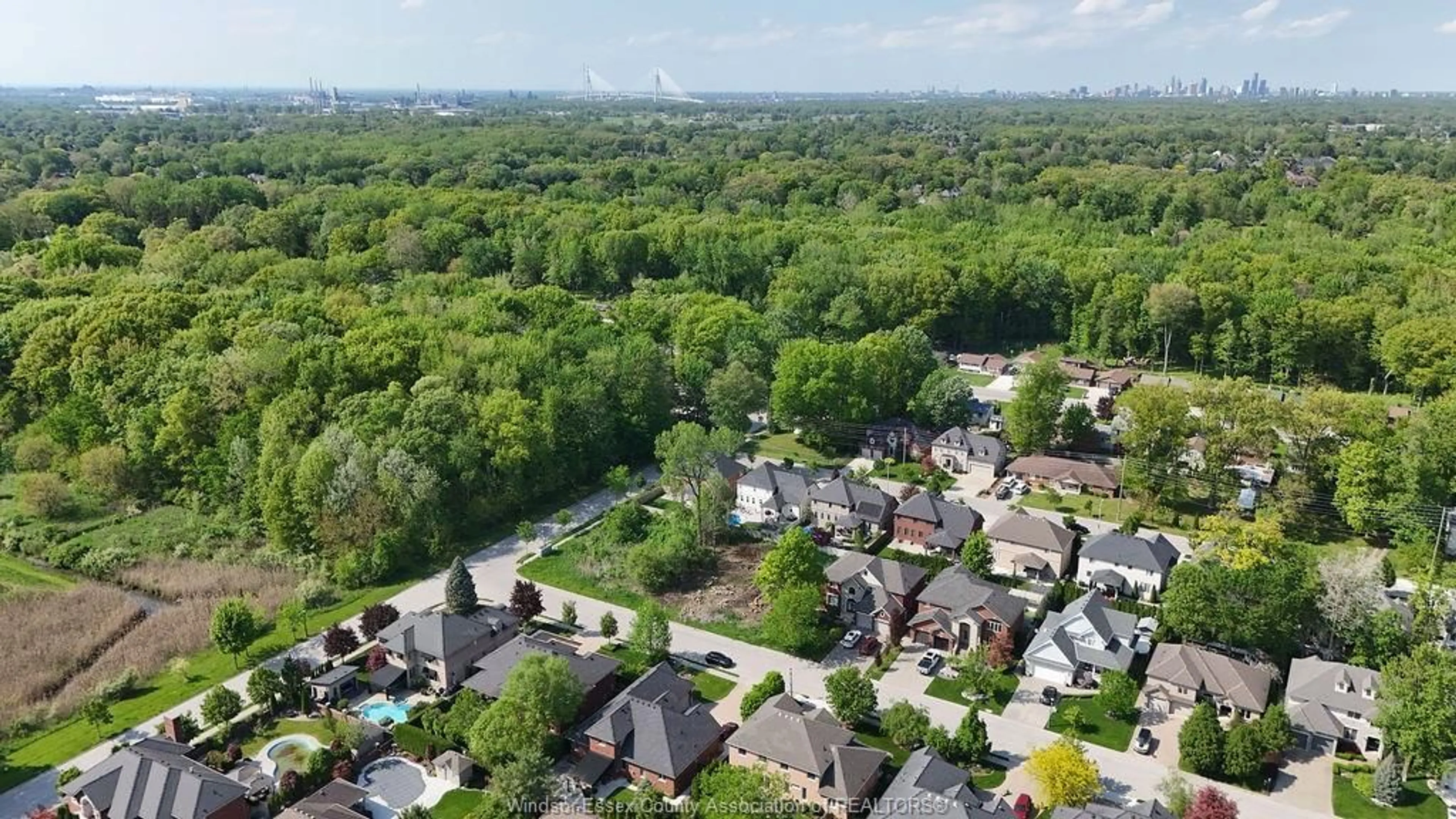 A pic from outside/outdoor area/front of a property/back of a property/a pic from drone, street for 1220 LYONS Ave, LaSalle Ontario N9J 3Y6